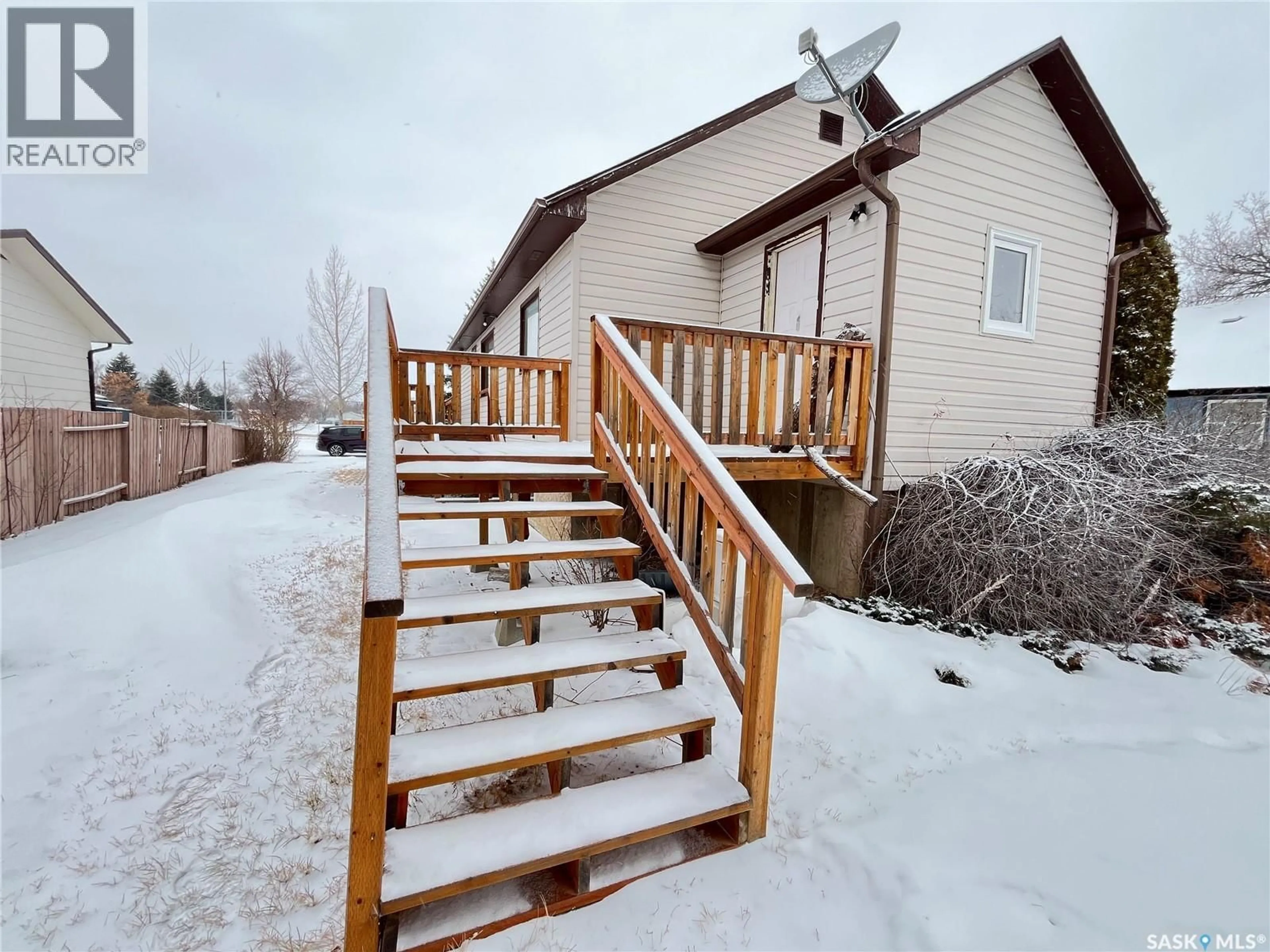 Stairs for 316 LONSDALE STREET, Maple Creek Saskatchewan S0N1N0