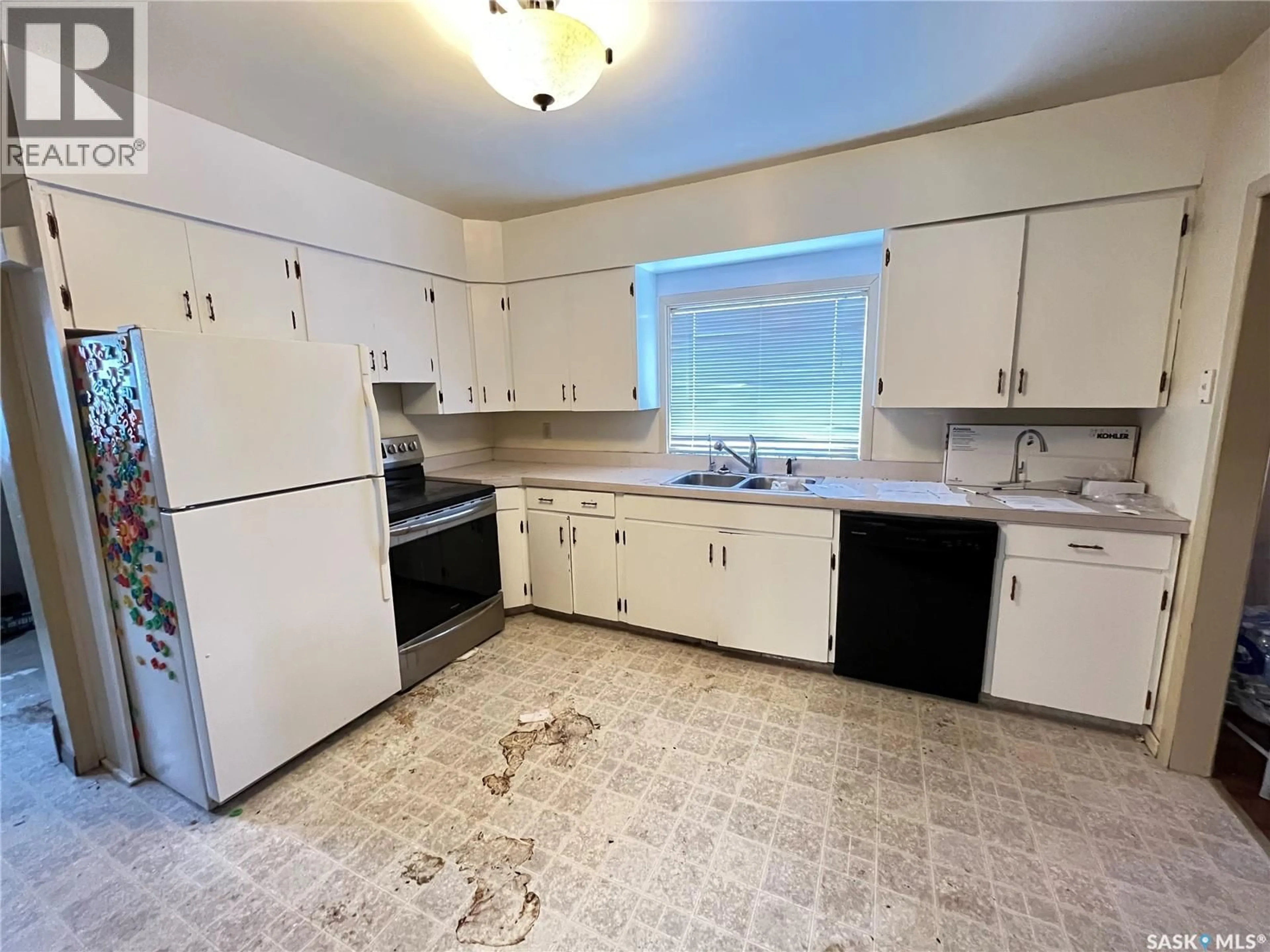 Standard kitchen, unknown for 316 LONSDALE STREET, Maple Creek Saskatchewan S0N1N0