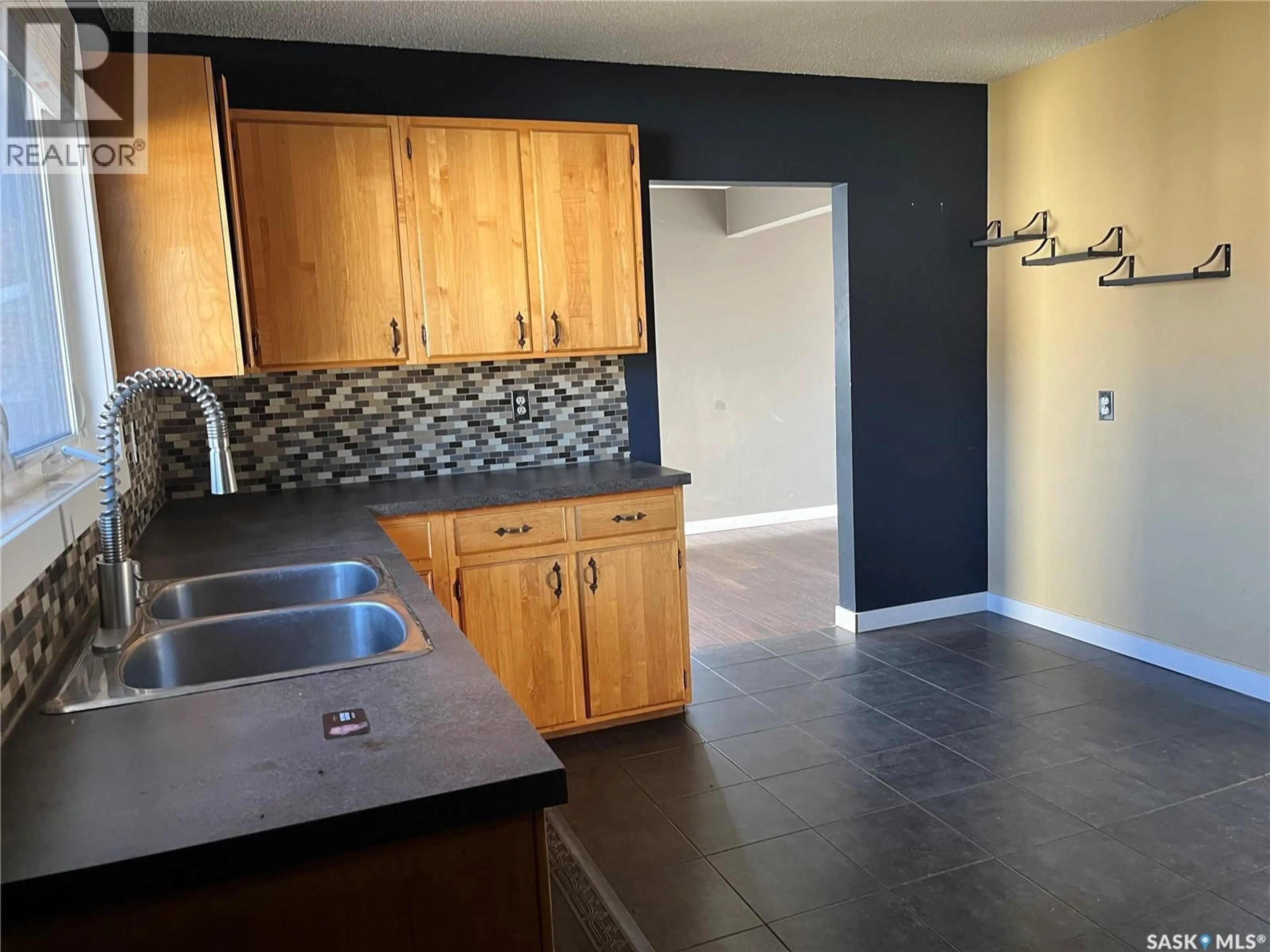 Standard kitchen, unknown for 165 PASQUA STREET, Regina Saskatchewan S4R4N3