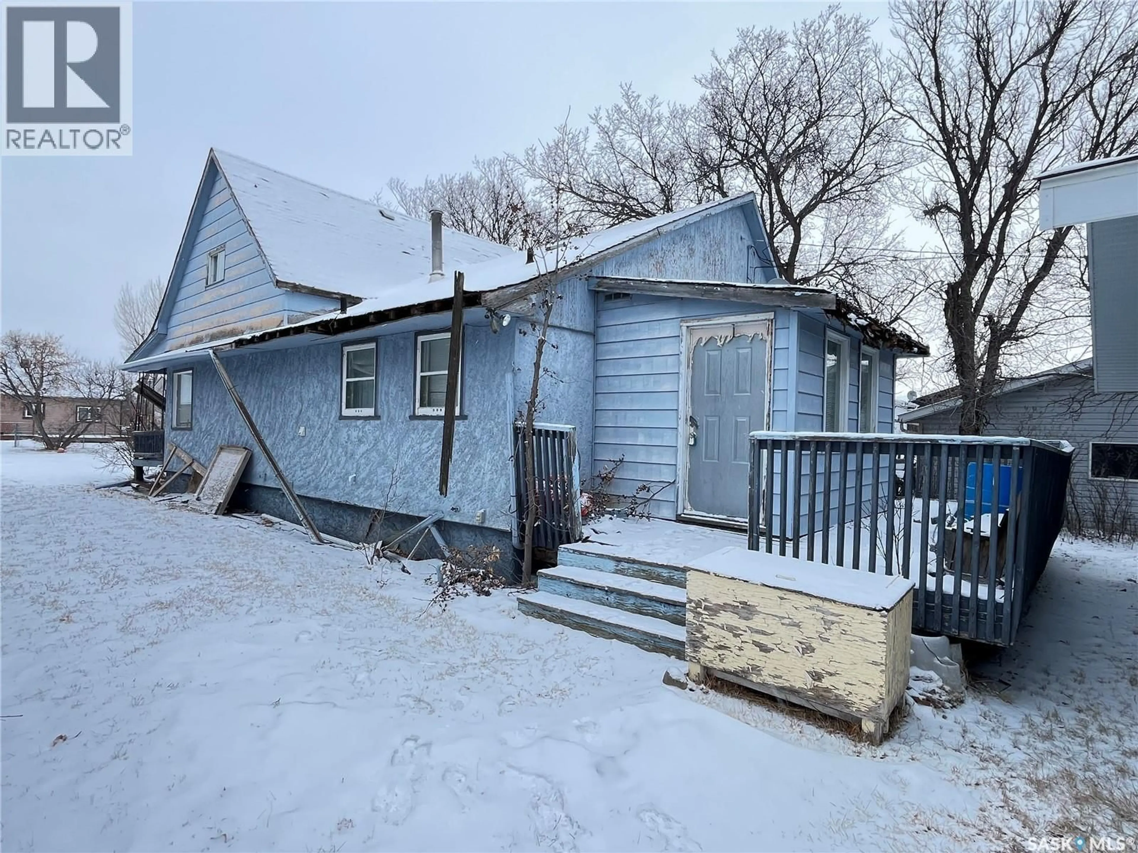 A pic from outside/outdoor area/front of a property/back of a property/a pic from drone, street for 314 LONSDALE STREET, Maple Creek Saskatchewan S0N1N0