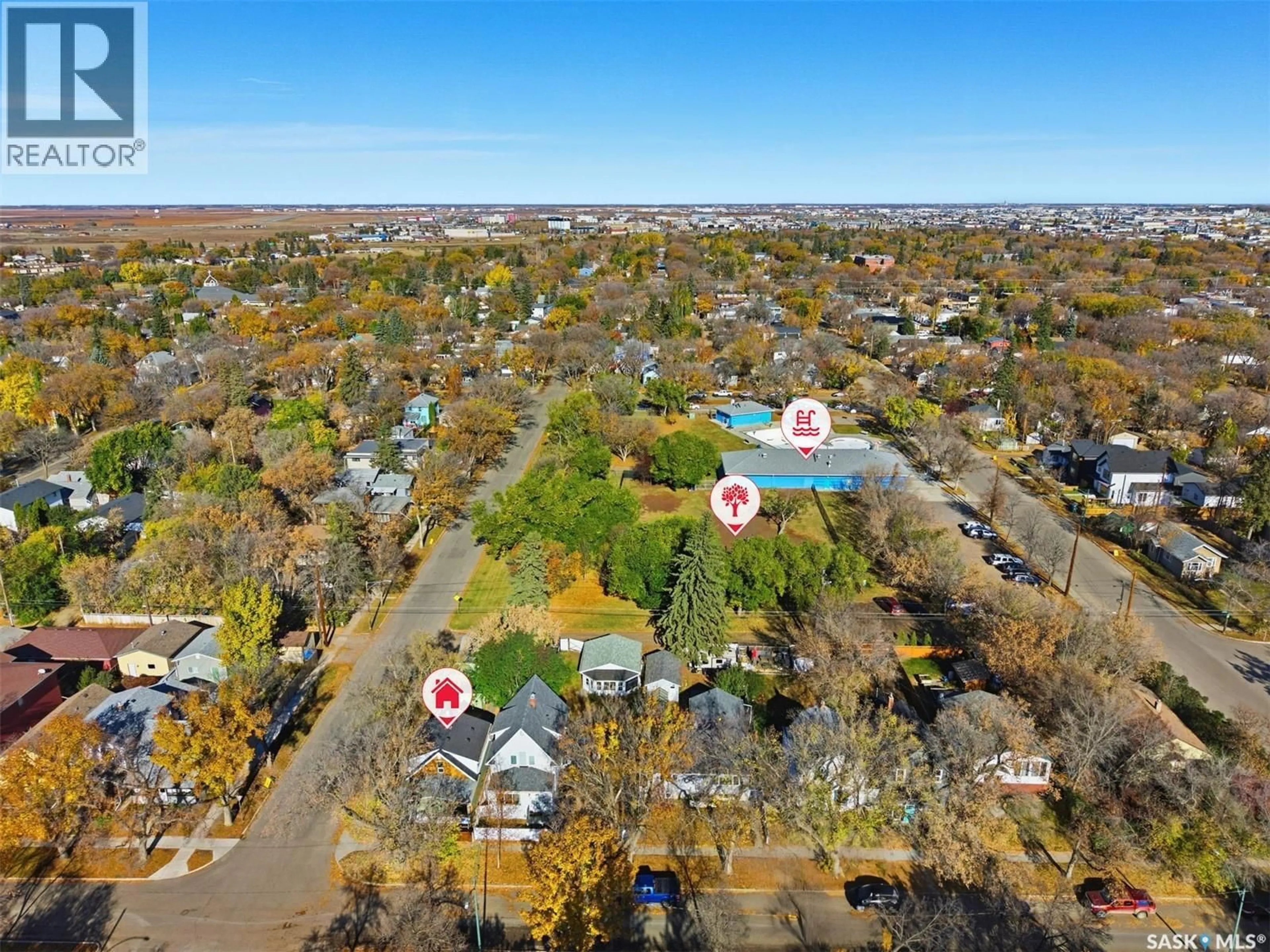 A pic from outside/outdoor area/front of a property/back of a property/a pic from drone, street for 622 31ST STREET, Saskatoon Saskatchewan S7L0R3