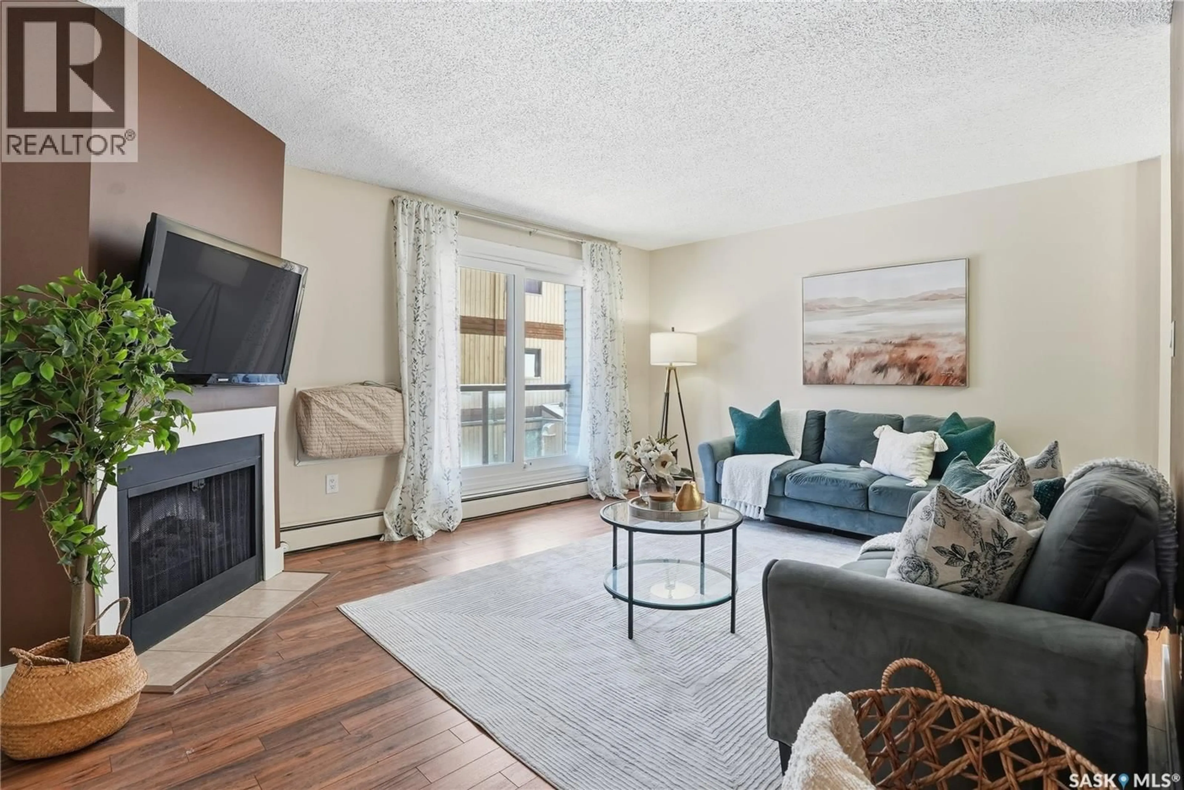 Living room with furniture, unknown for 274 - 15 PINEHOUSE DRIVE, Saskatoon Saskatchewan S7K4W9