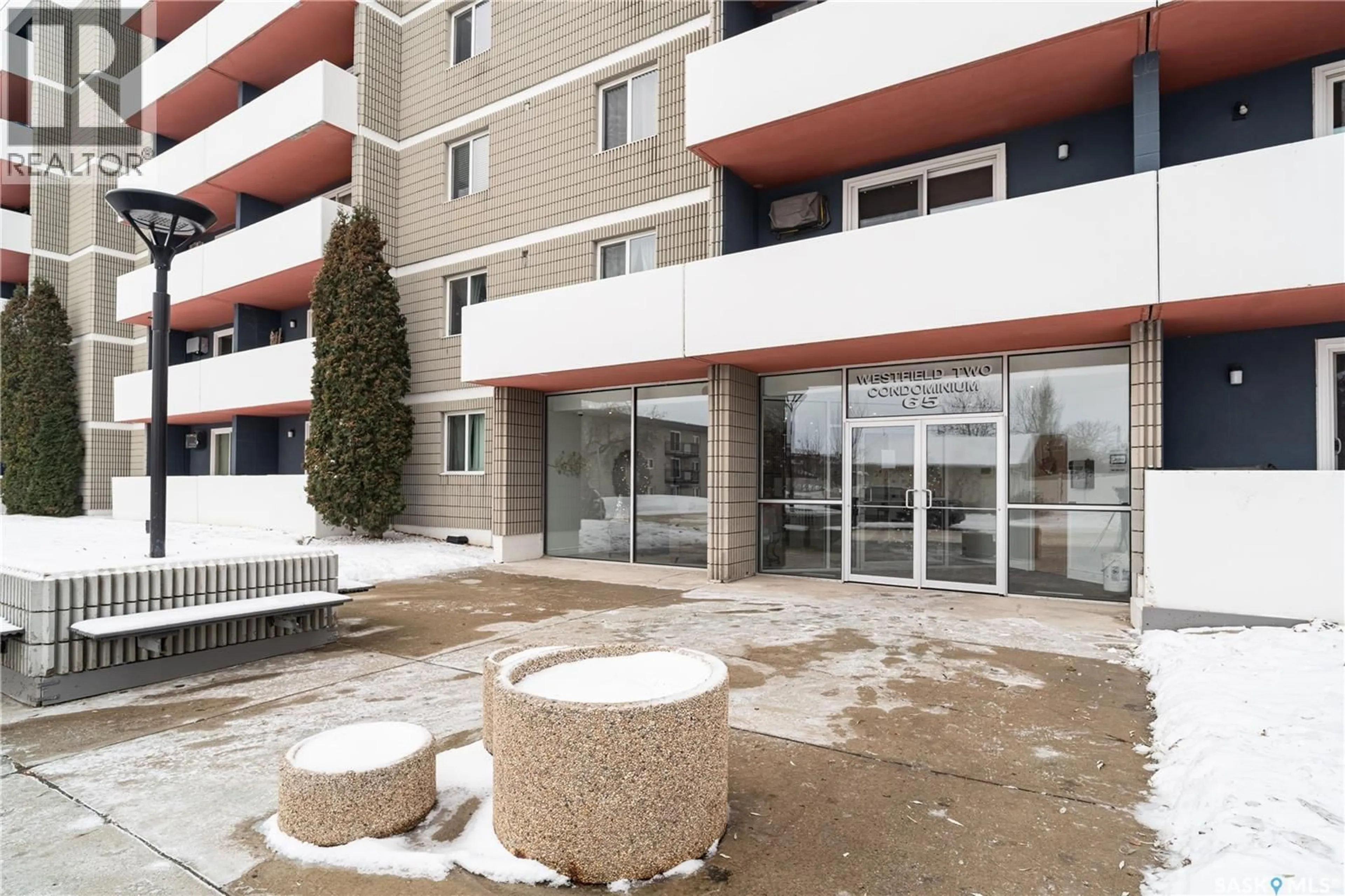 Patio, building for 329 WESTFIELD DRIVE, Regina Saskatchewan S4S6A3