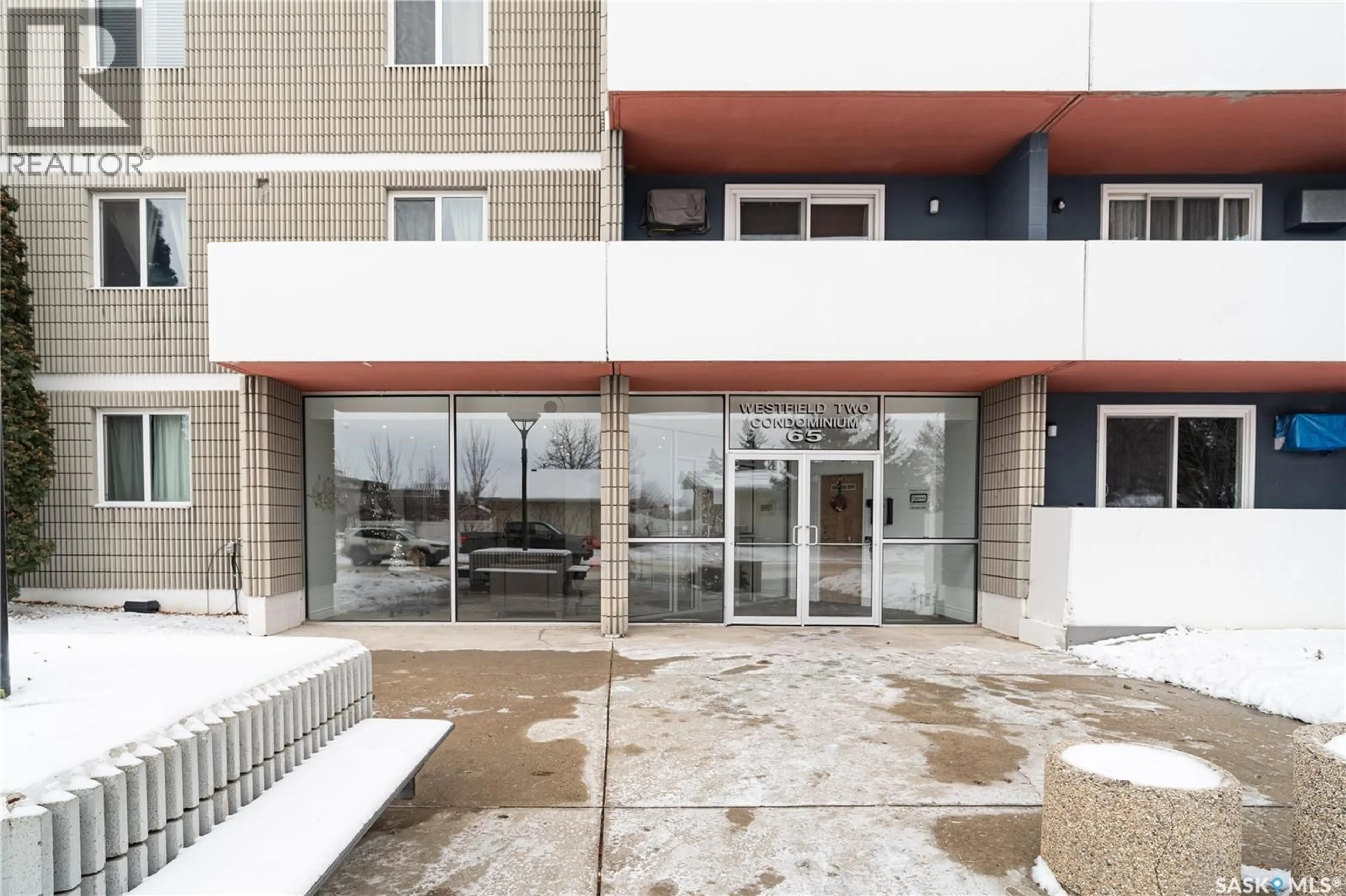 Patio, building for 329 WESTFIELD DRIVE, Regina Saskatchewan S4S6A3