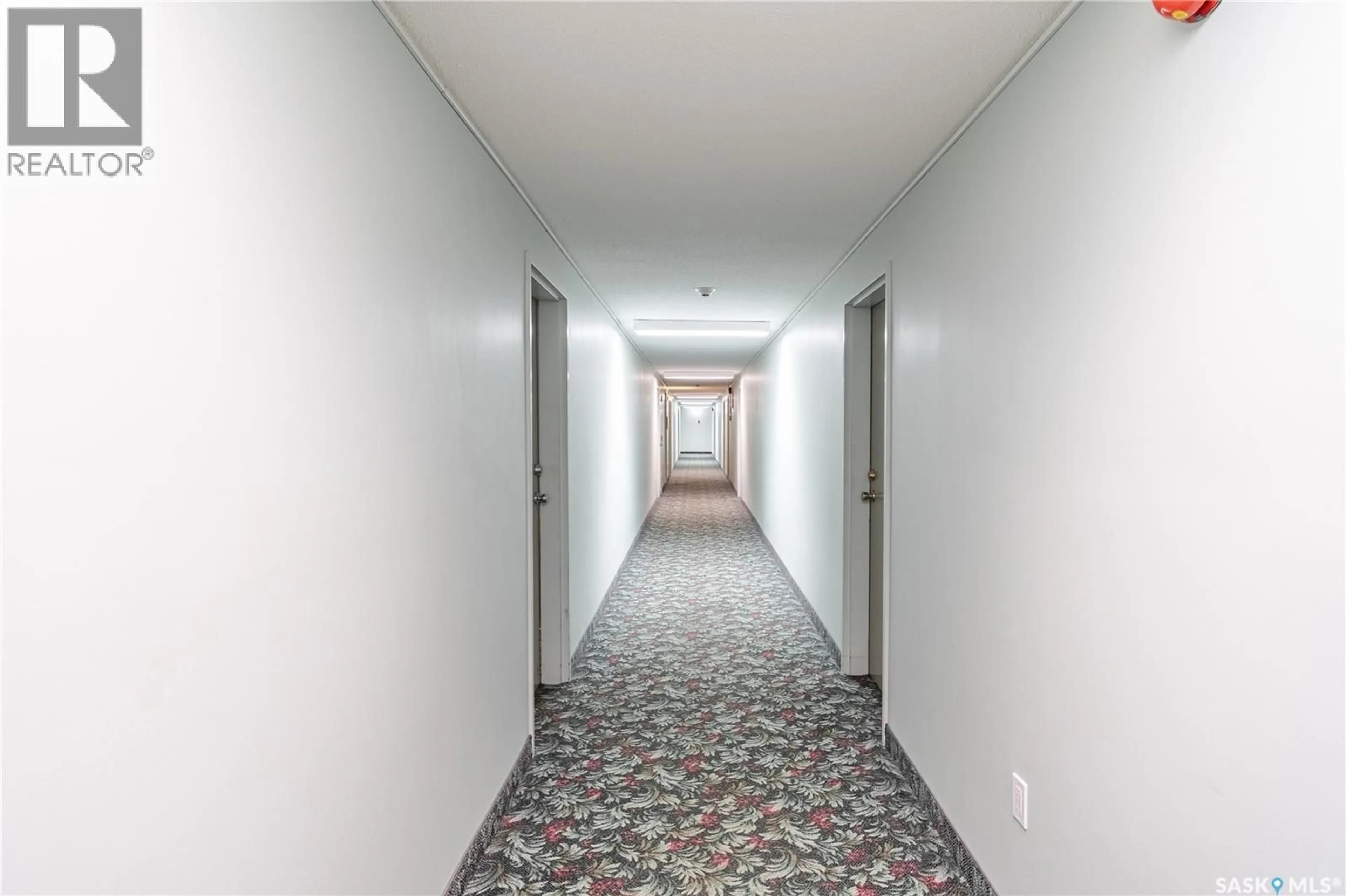 Indoor foyer for 329 WESTFIELD DRIVE, Regina Saskatchewan S4S6A3