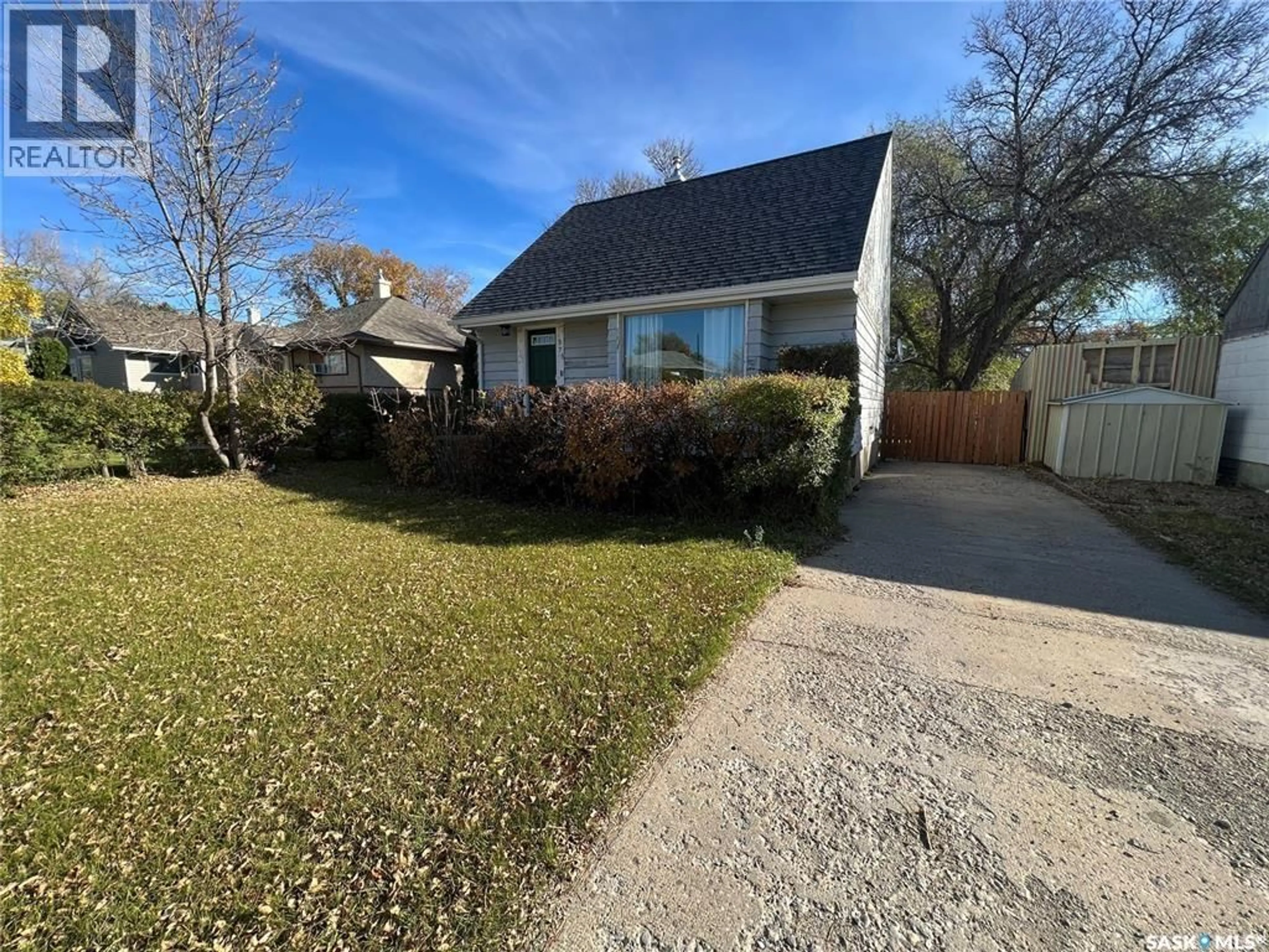 A pic from outside/outdoor area/front of a property/back of a property/a pic from drone, street for 375 7TH AVENUE NW, Swift Current Saskatchewan S9H0Z1
