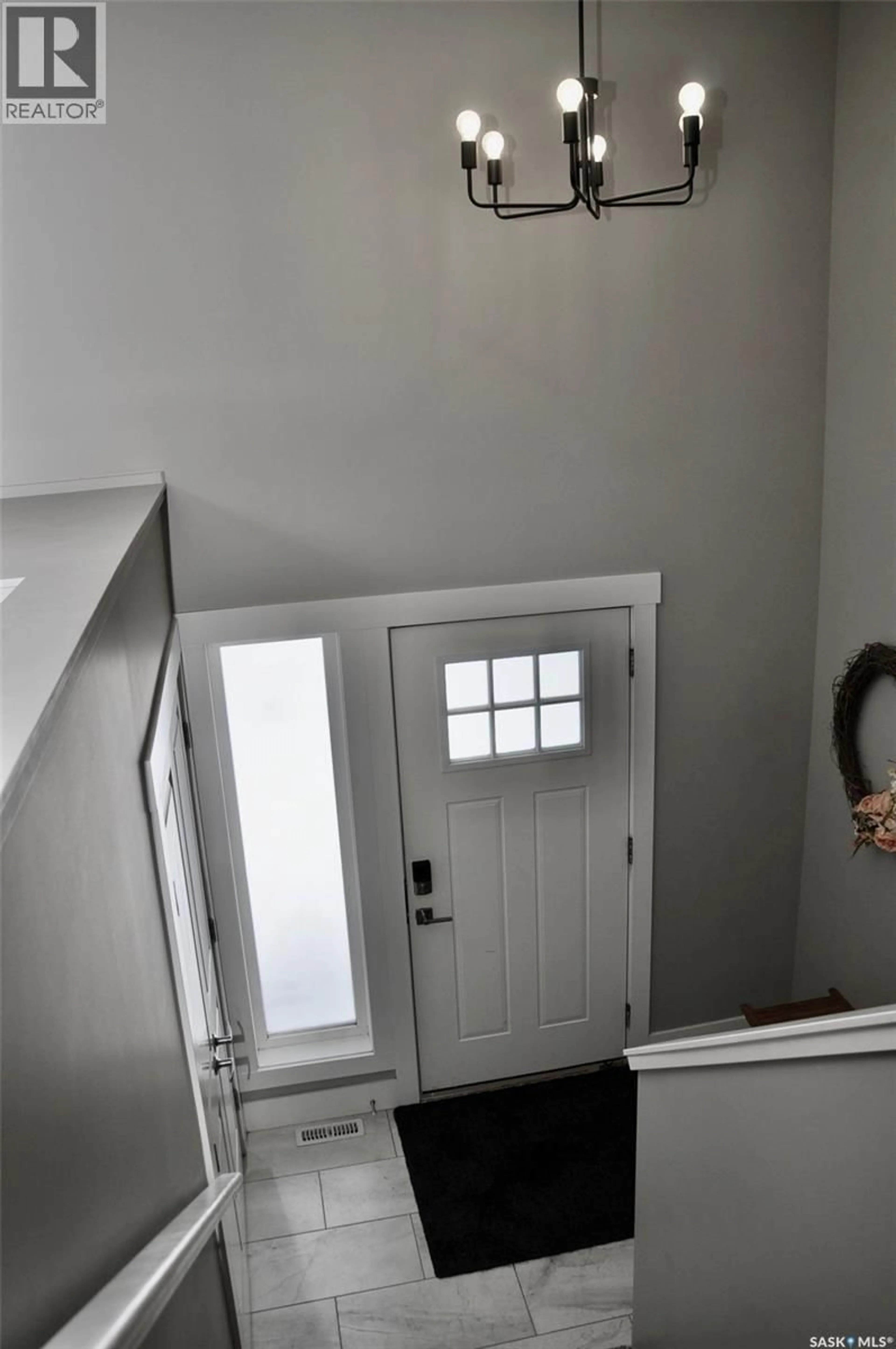 Indoor entryway for 632 ELLS CRESCENT, Saskatoon Saskatchewan S7L6K8