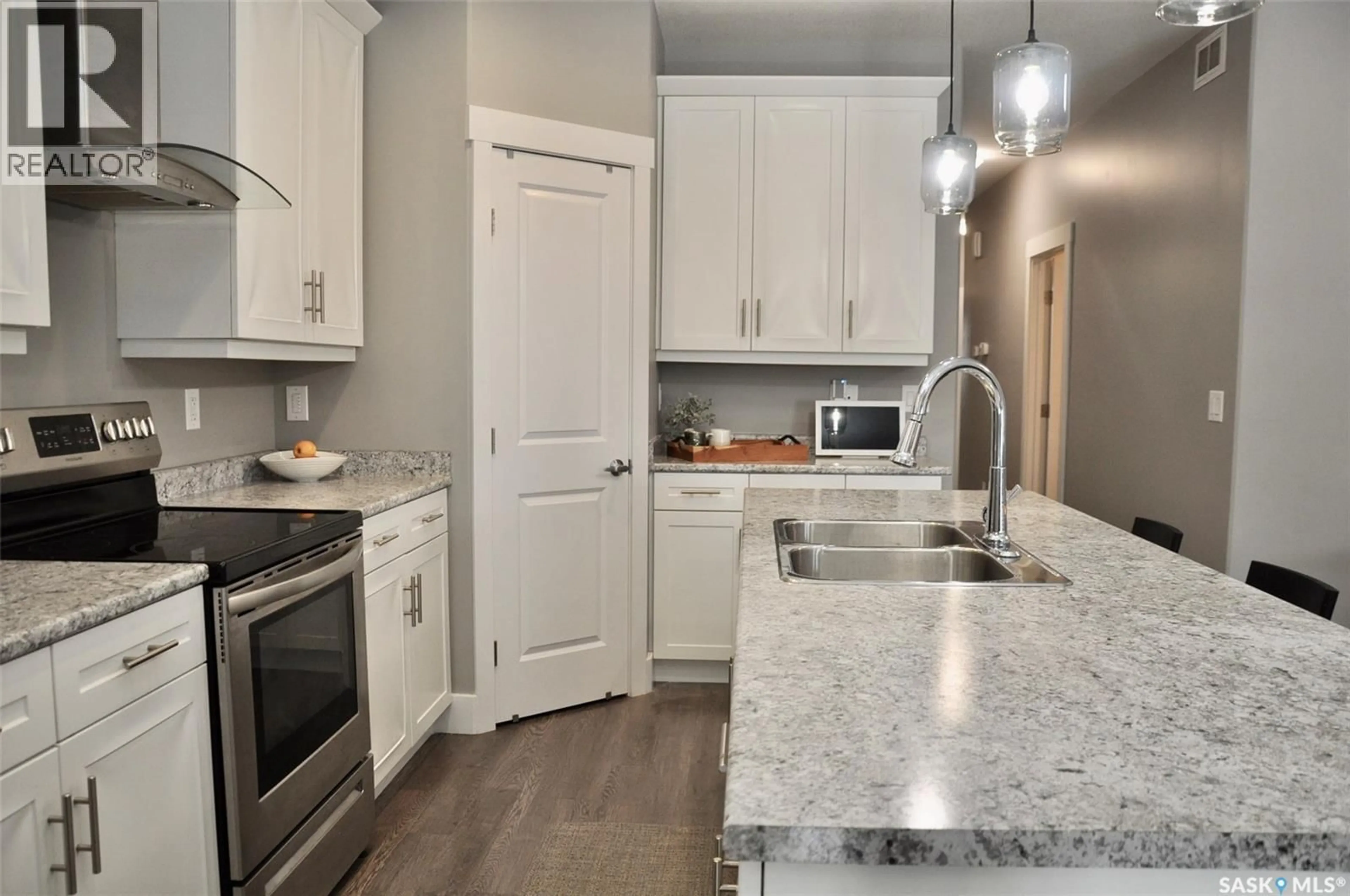 Open concept kitchen, ceramic/tile floor for 632 ELLS CRESCENT, Saskatoon Saskatchewan S7L6K8