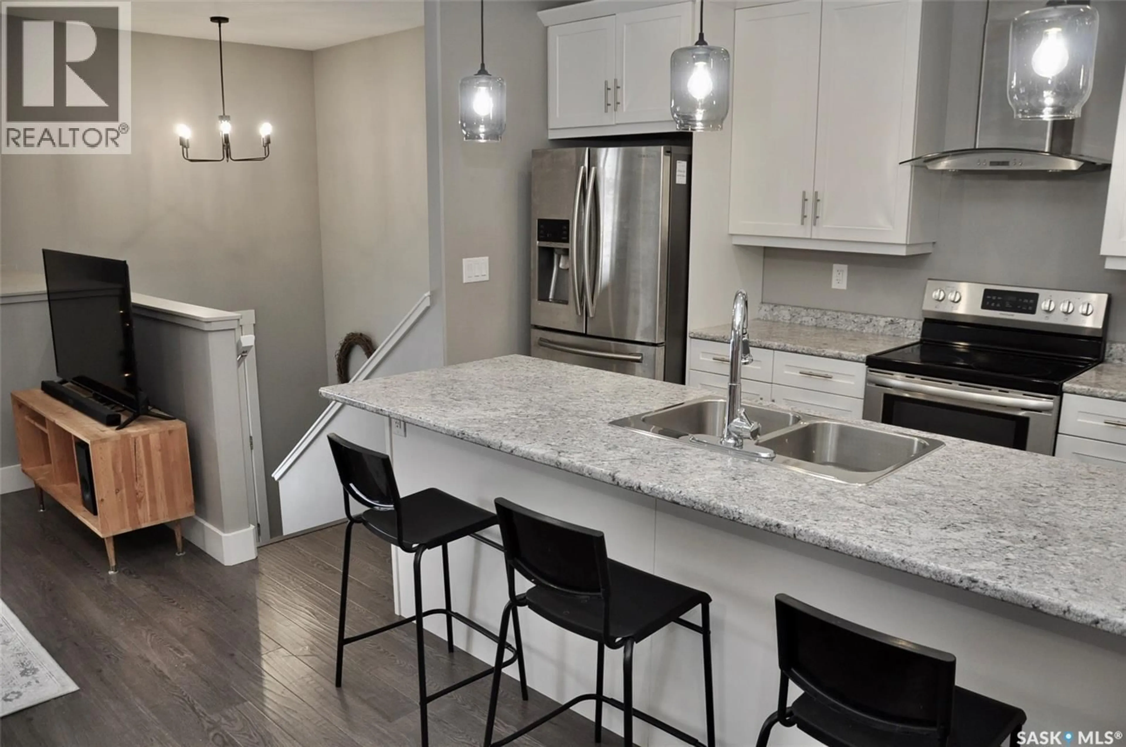 Open concept kitchen, ceramic/tile floor for 632 ELLS CRESCENT, Saskatoon Saskatchewan S7L6K8