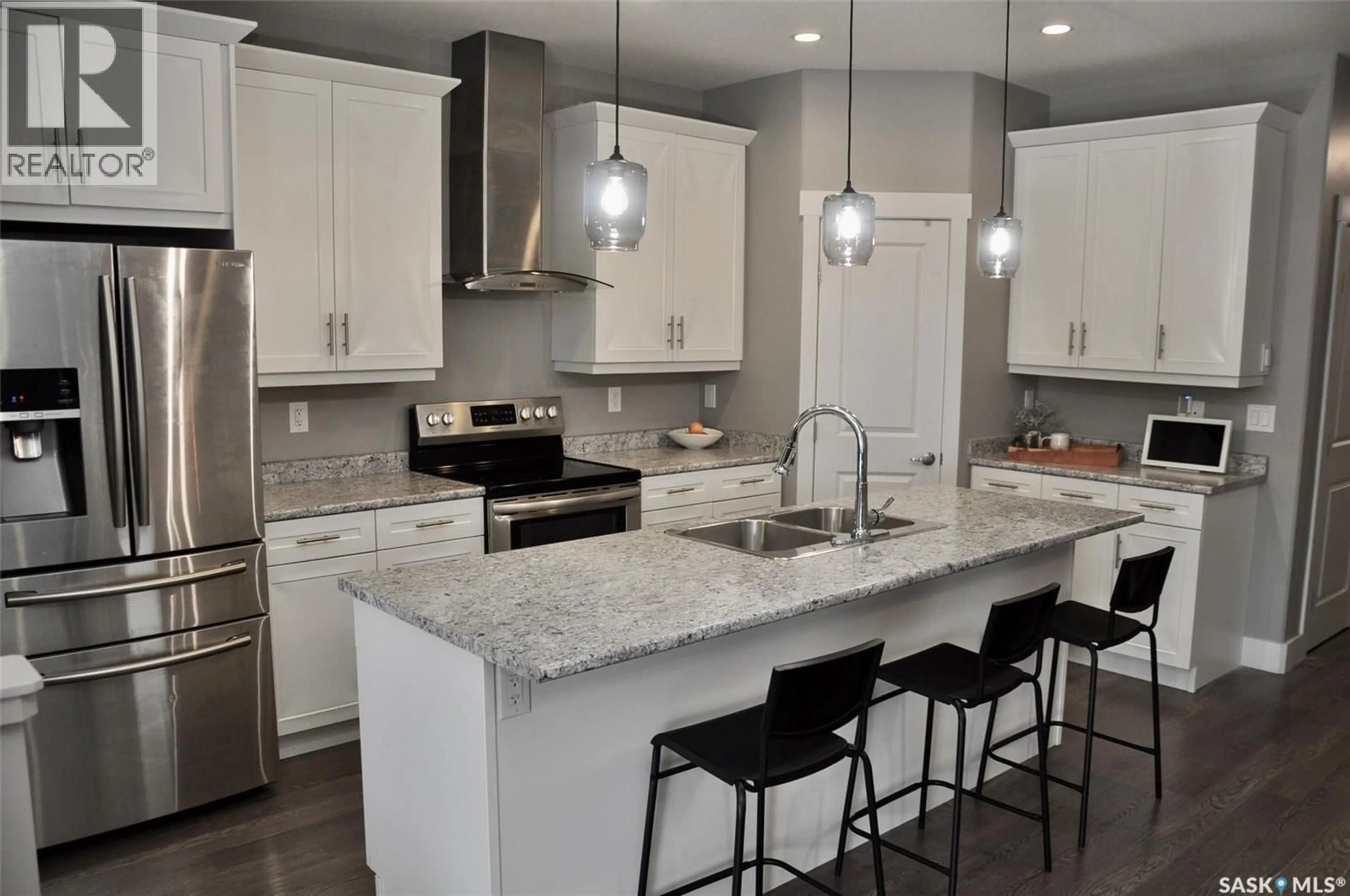 Open concept kitchen, ceramic/tile floor for 632 ELLS CRESCENT, Saskatoon Saskatchewan S7L6K8