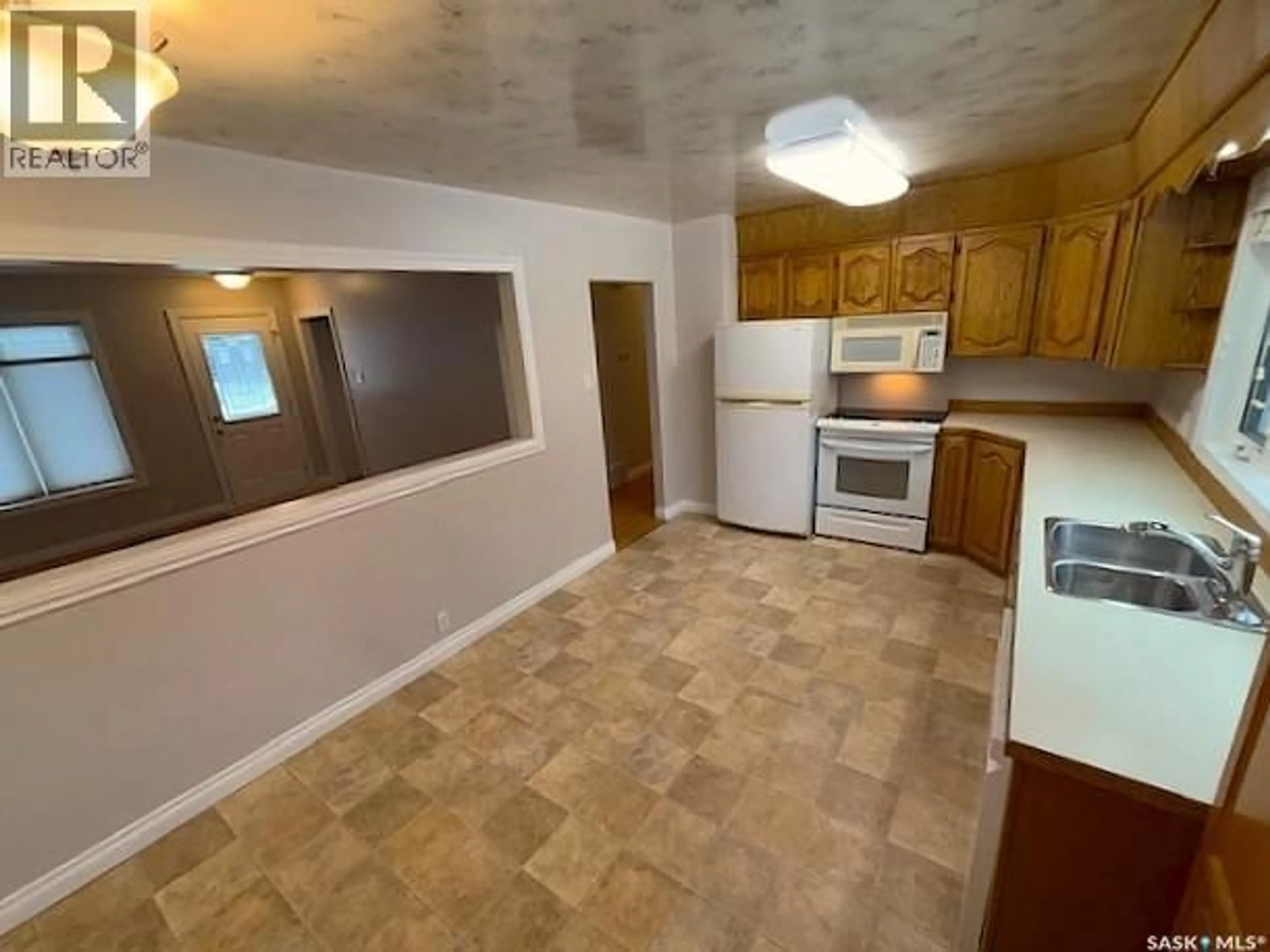 A pic of a room for 1013 GRAYSON CRESCENT, Moose Jaw Saskatchewan S6H3E9