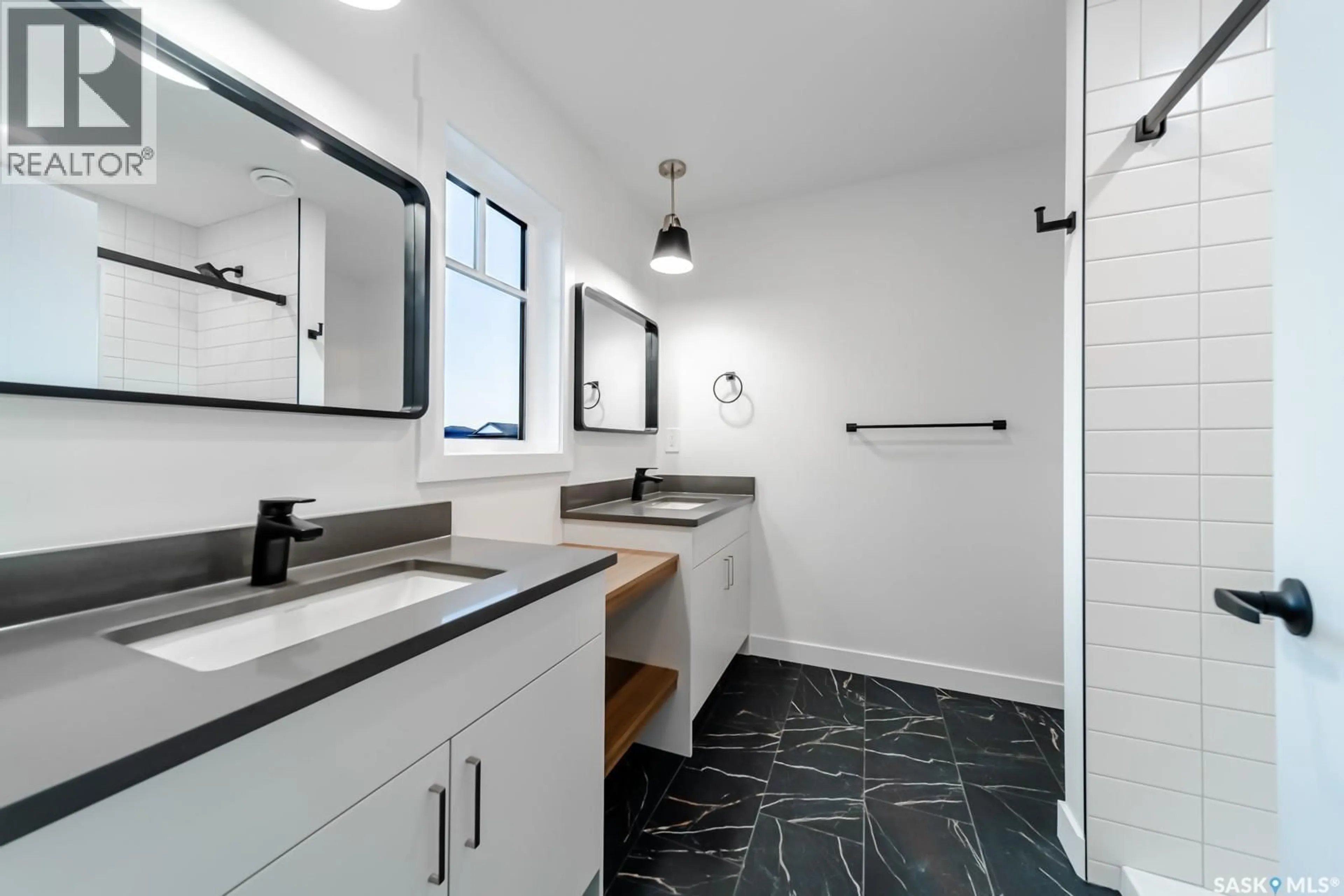 Contemporary bathroom, ceramic/tile floor for 214 DORAN WAY, Saskatoon Saskatchewan S7V1Z5