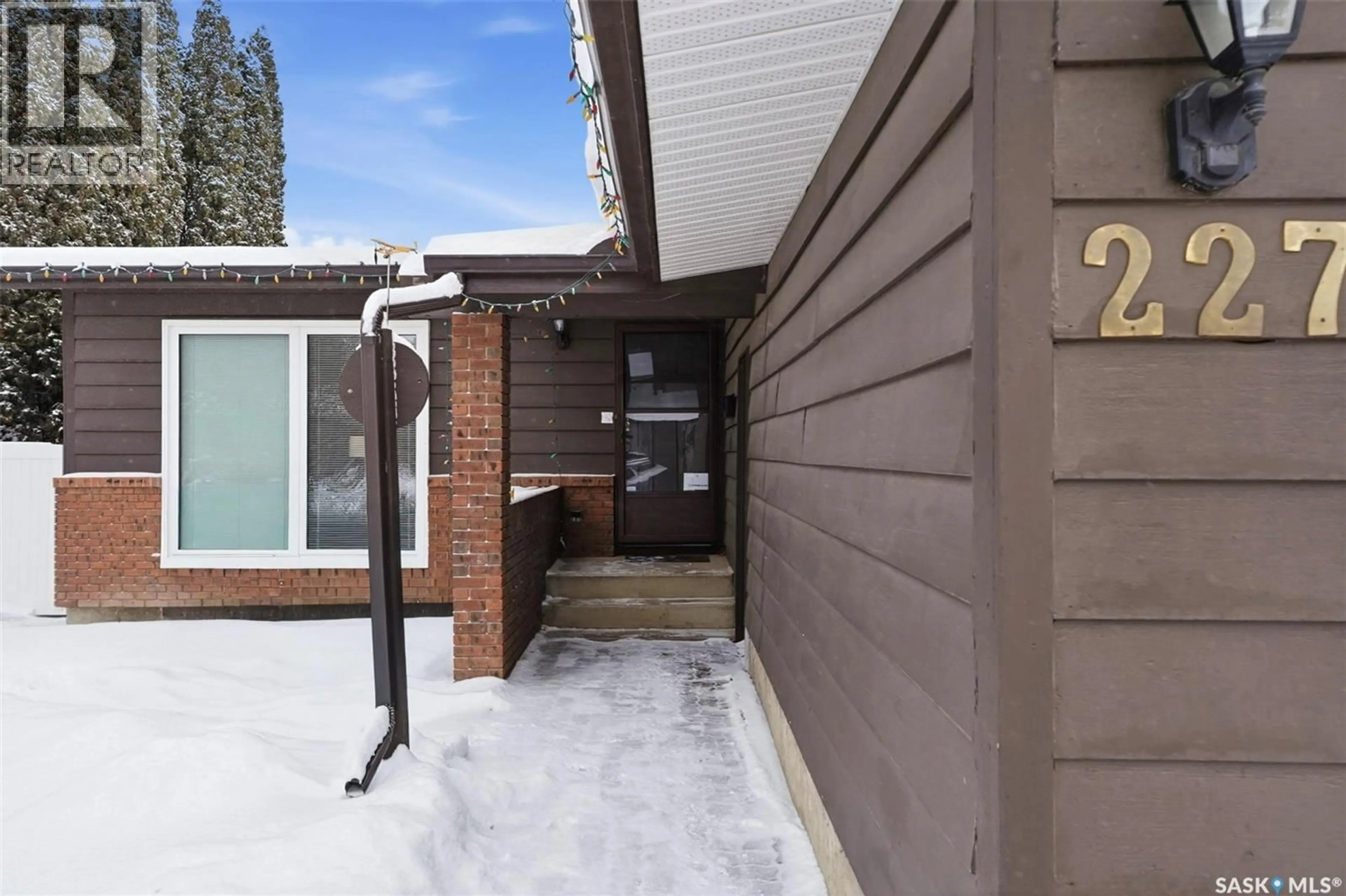 Patio, street for 227 SYLVIAN WAY, Saskatoon Saskatchewan S7H5G1