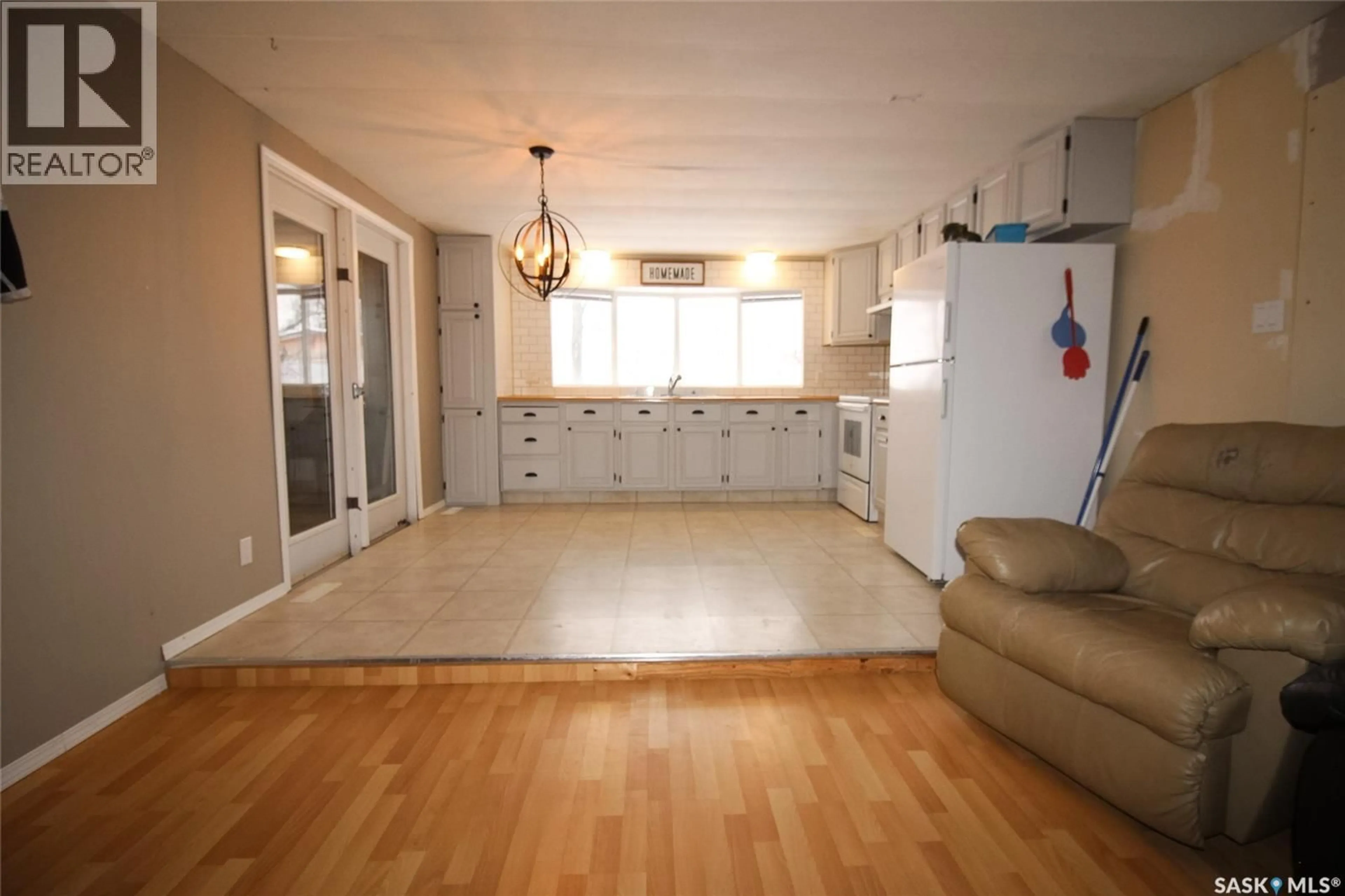 Unknown for S - 513-515 2ND AVENUE, Simmie Saskatchewan S0N2N0