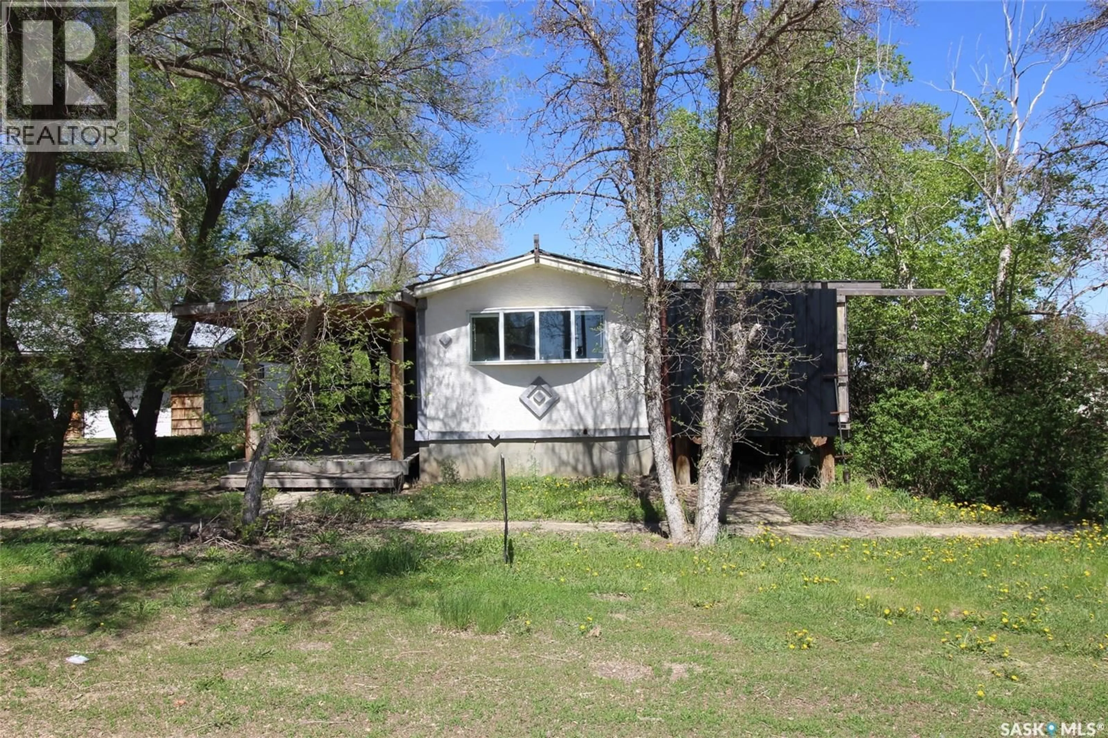 Unknown for S - 513-515 2ND AVENUE, Simmie Saskatchewan S0N2N0