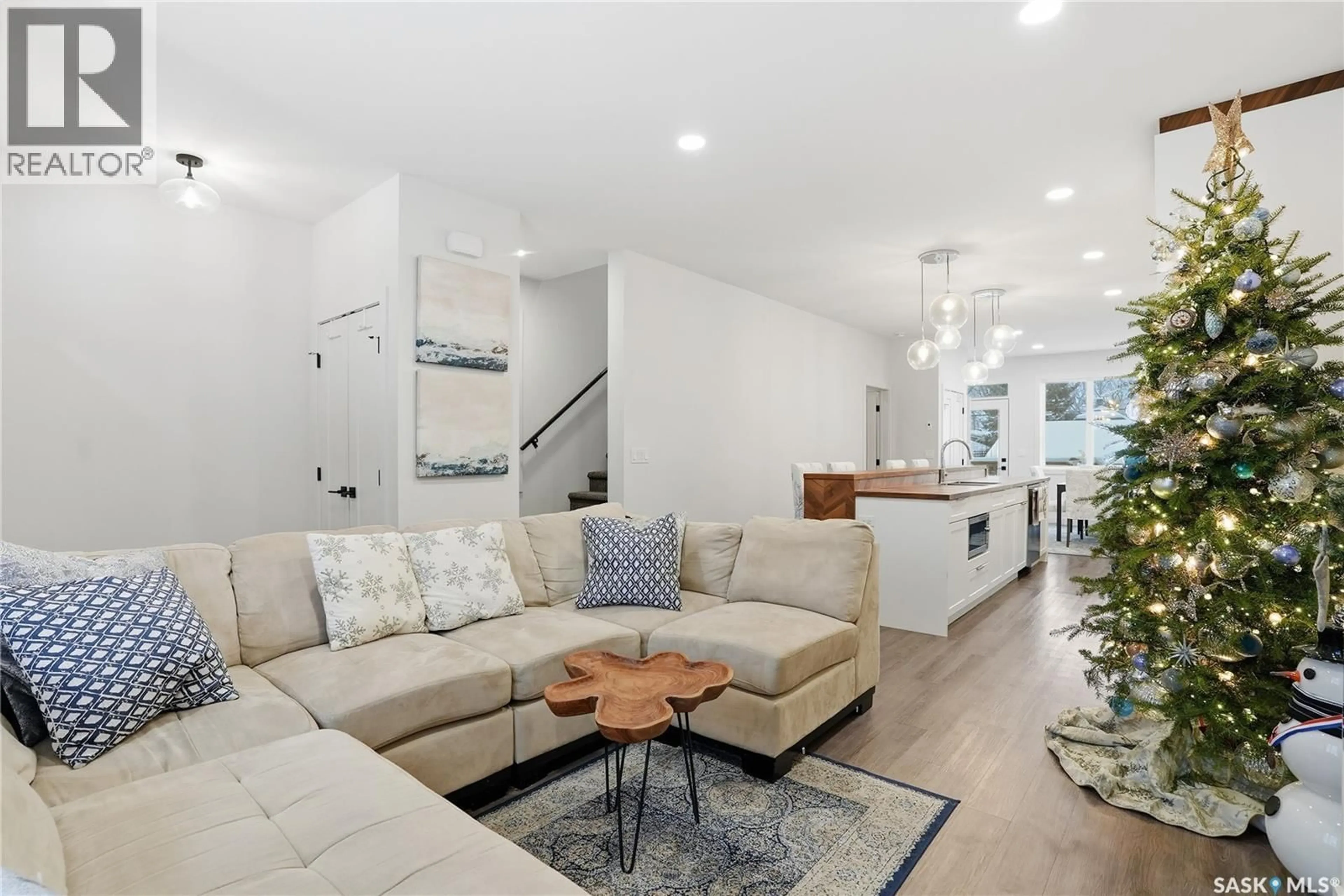 Living room with furniture, unknown for 712 7TH STREET, Saskatoon Saskatchewan S7H0Y2