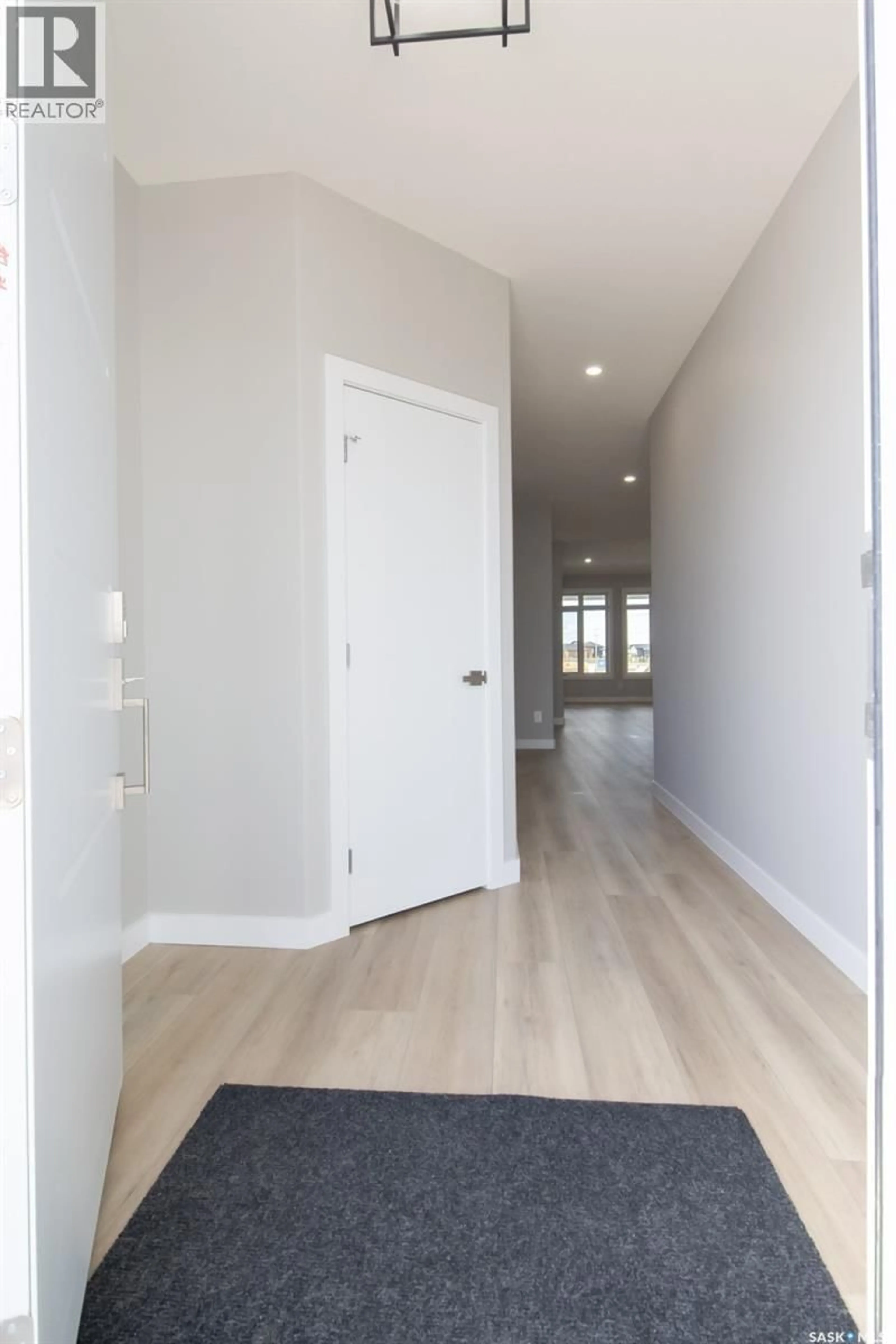 Indoor entryway for 635 KENASCHUK CRESCENT, Saskatoon Saskatchewan S7W0Y4