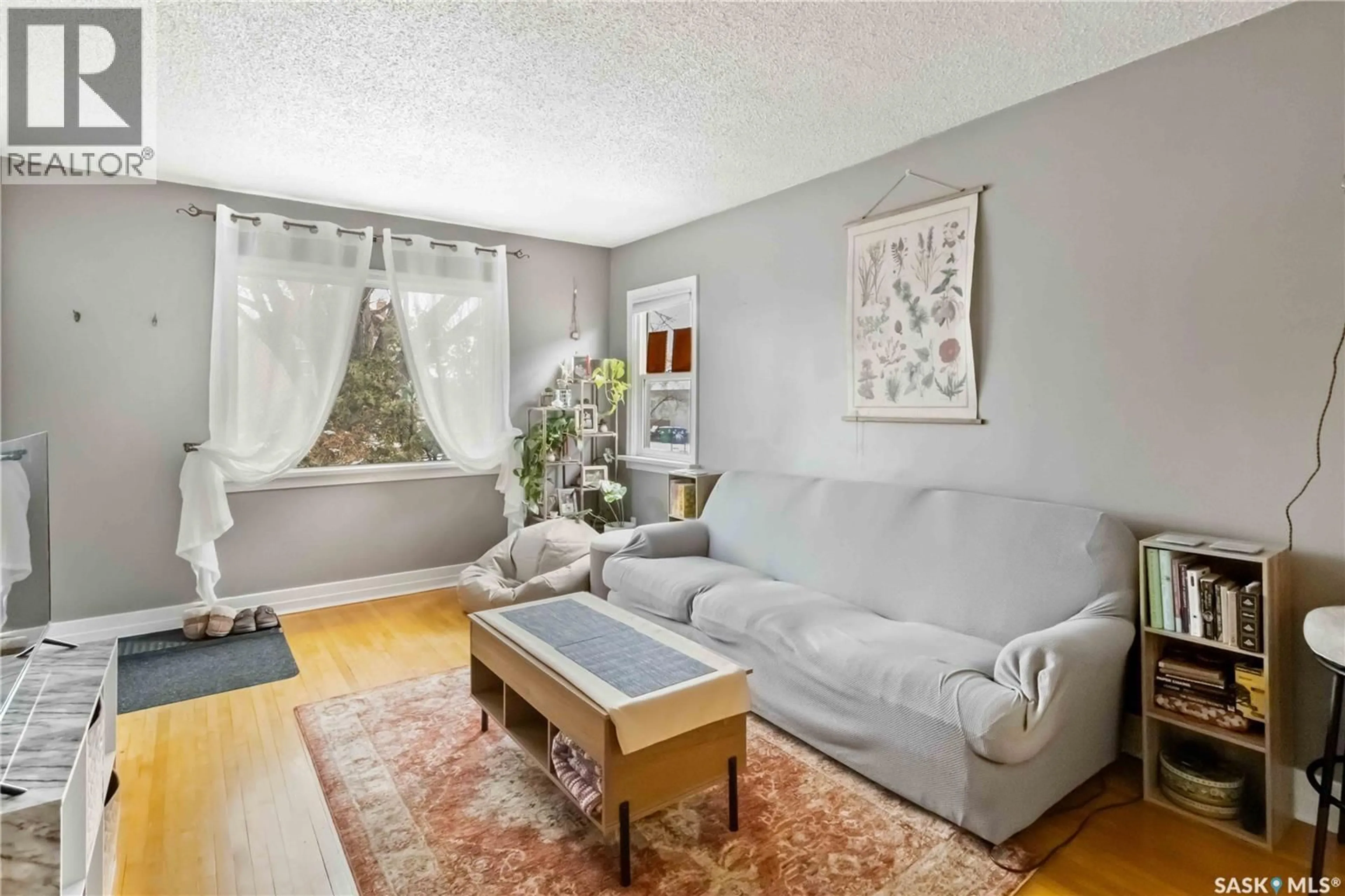 Living room with furniture, unknown for 315 I AVENUE, Saskatoon Saskatchewan S7M1Y1