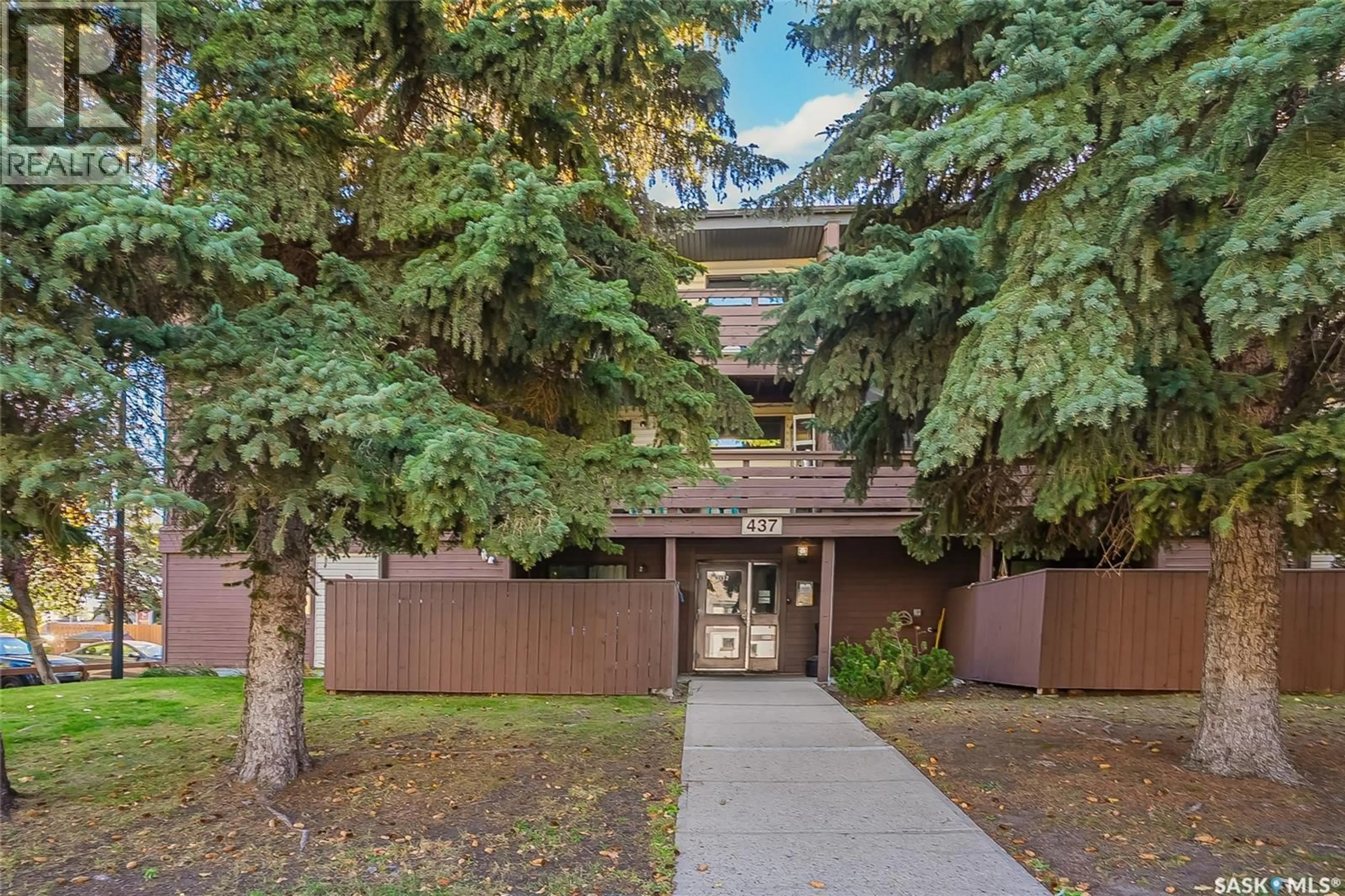 Indoor foyer for 437 - 302 PENDYGRASSE ROAD, Saskatoon Saskatchewan S7M5C1