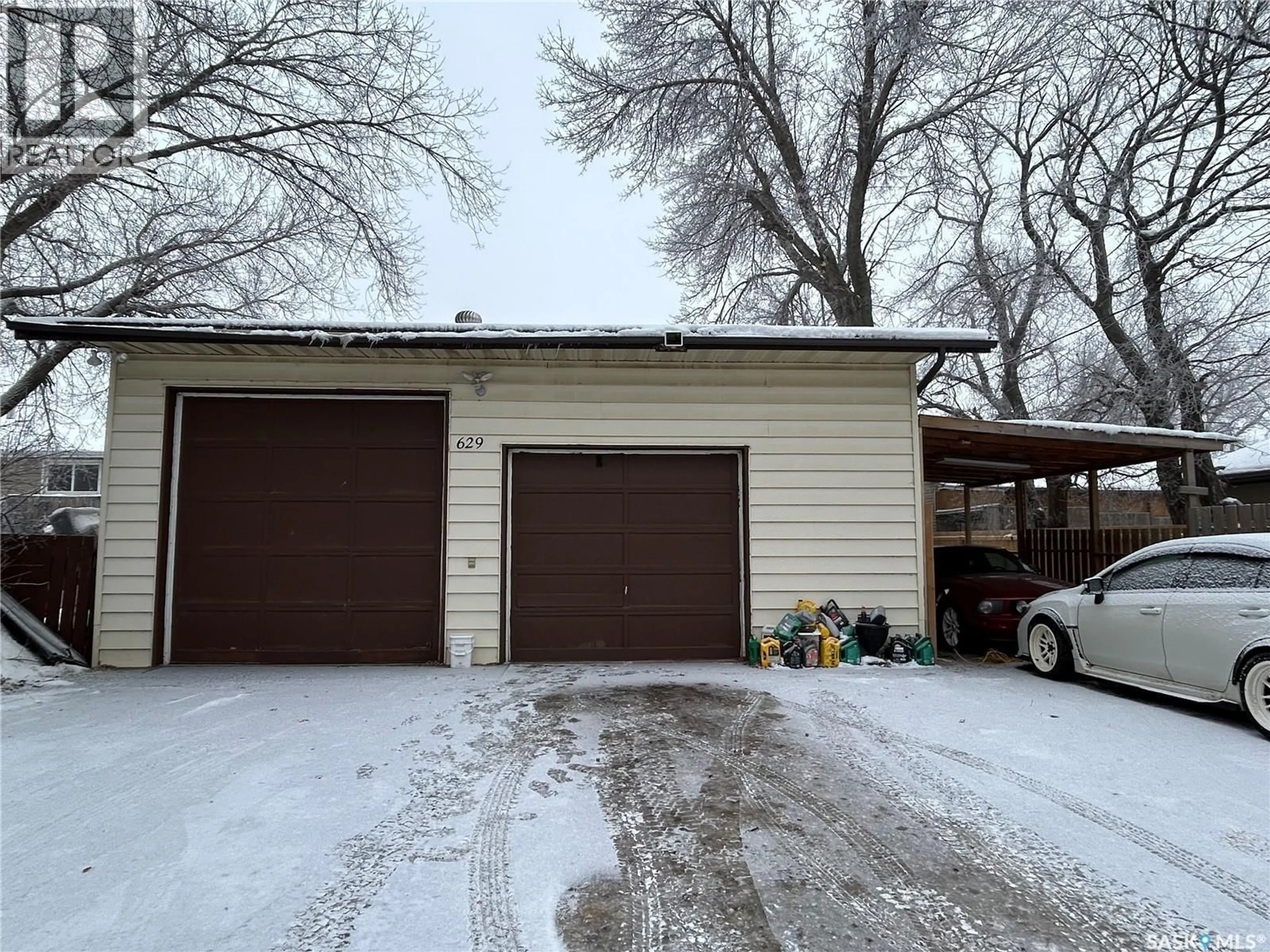 Indoor garage for 629 GEORGE STREET, Estevan Saskatchewan S4A1L8