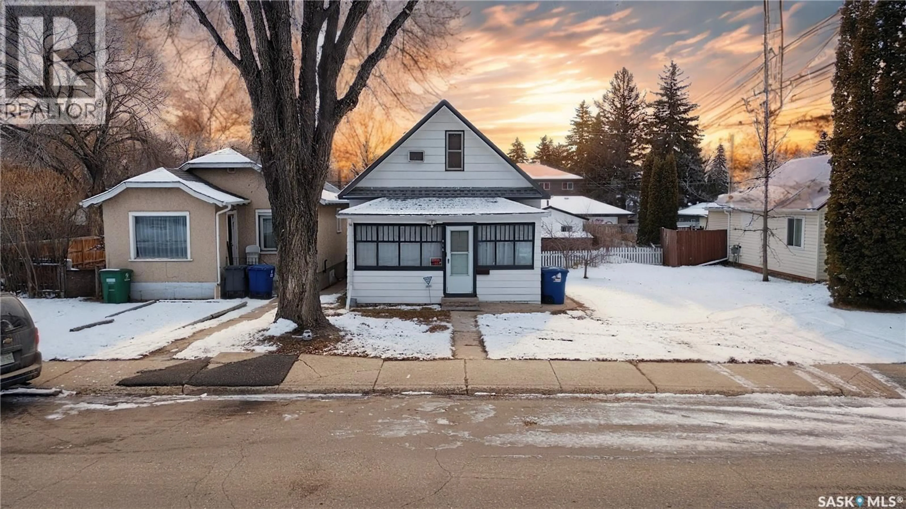 A pic from outside/outdoor area/front of a property/back of a property/a pic from drone, street for 416 T AVENUE, Saskatoon Saskatchewan S7M3B2