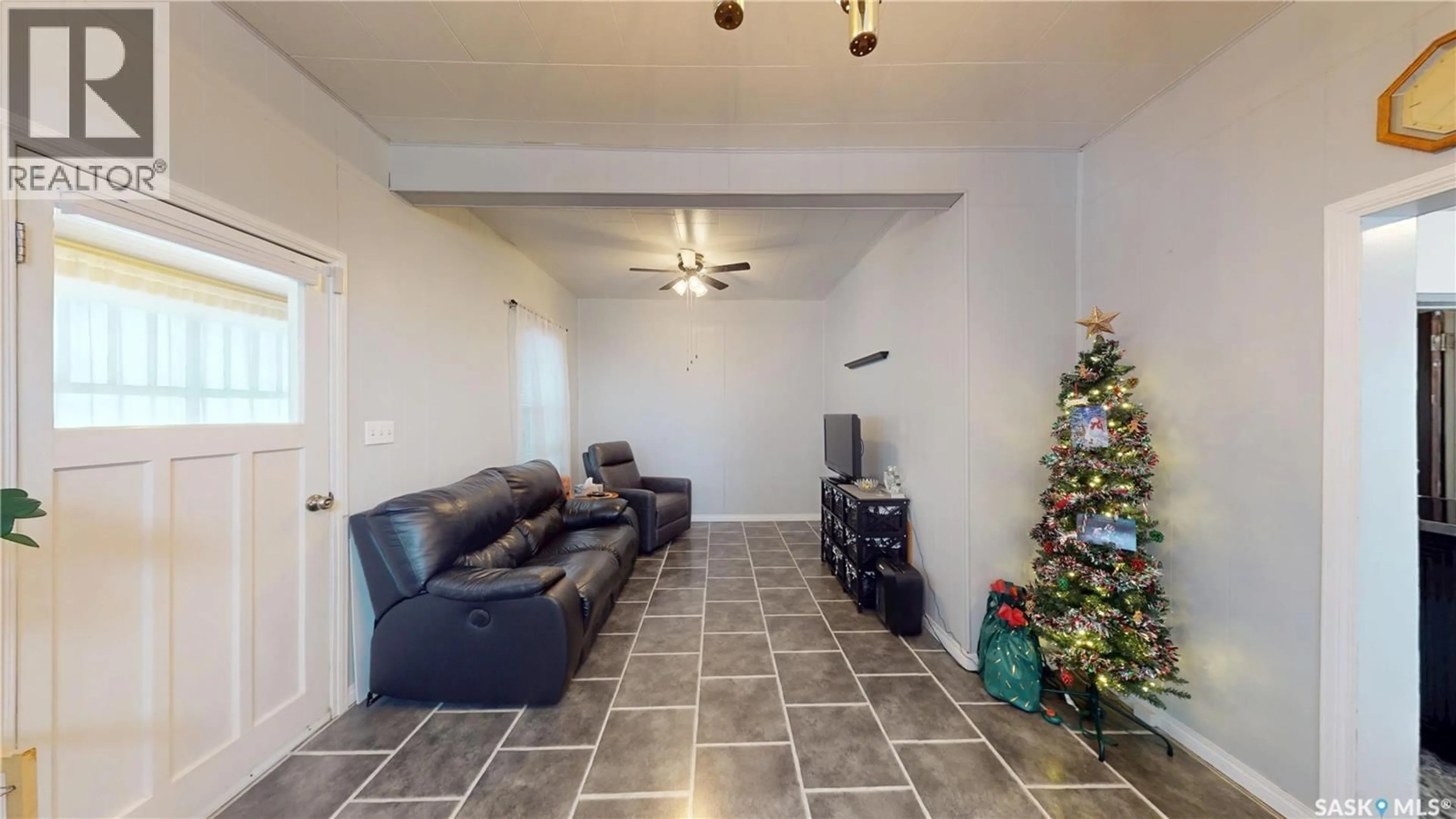 Living room with furniture, ceramic/tile floor for 416 T AVENUE, Saskatoon Saskatchewan S7M3B2