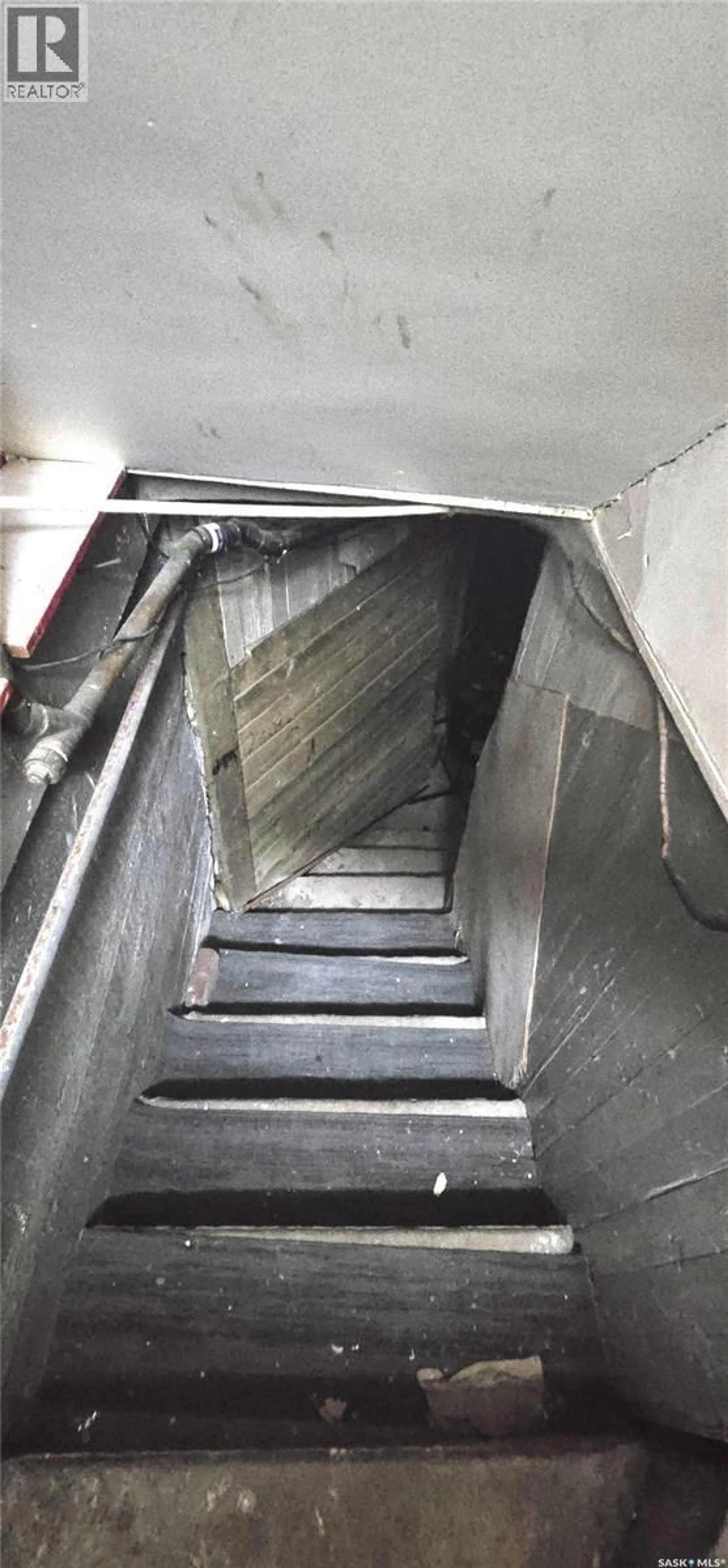 Stairs for 1450 ALEXANDRA STREET, Regina Saskatchewan S4T4N8