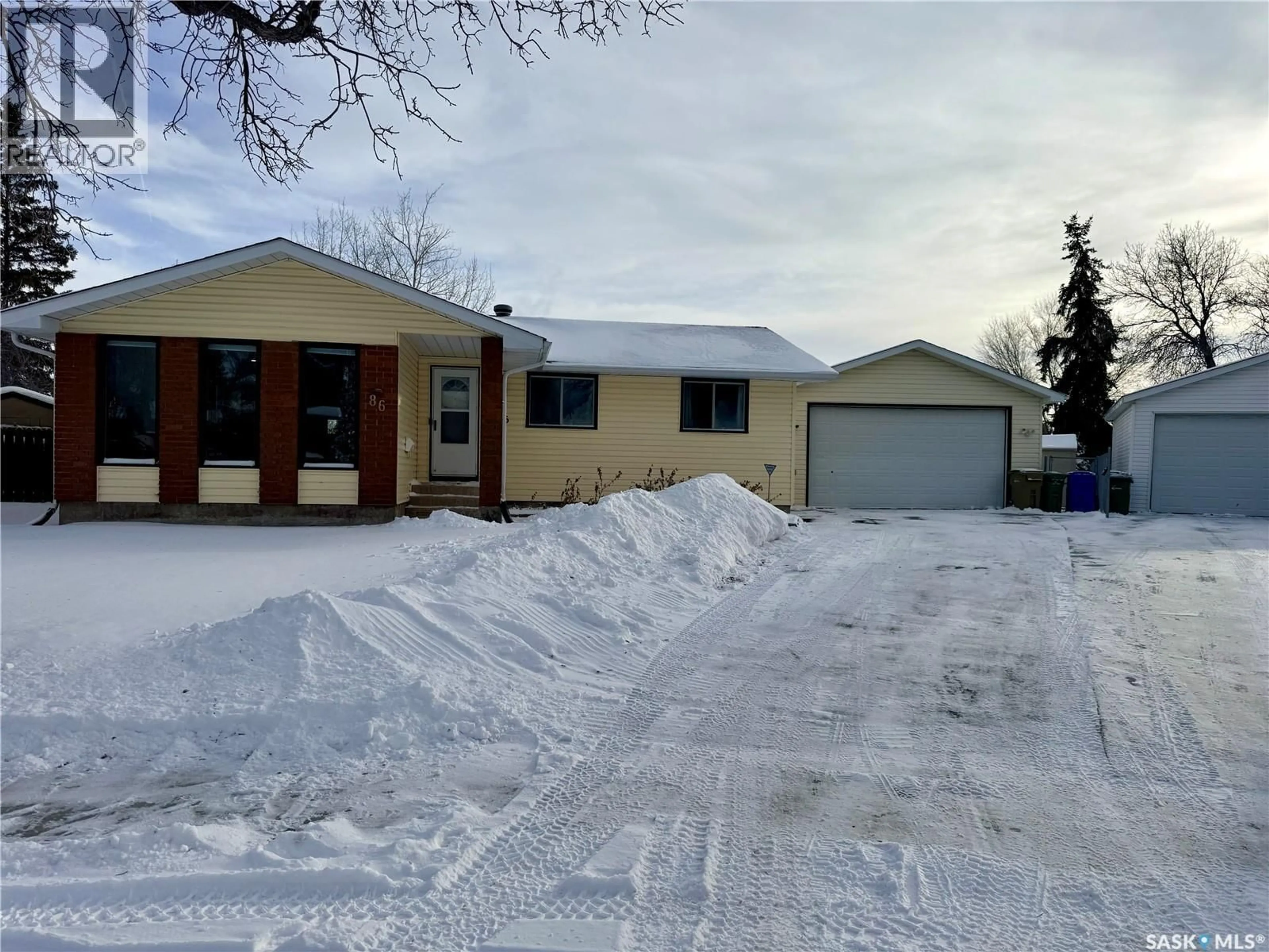 A pic from outside/outdoor area/front of a property/back of a property/a pic from drone, street for 86 MACKENZIE CRESCENT, Regina Saskatchewan S4N5G5