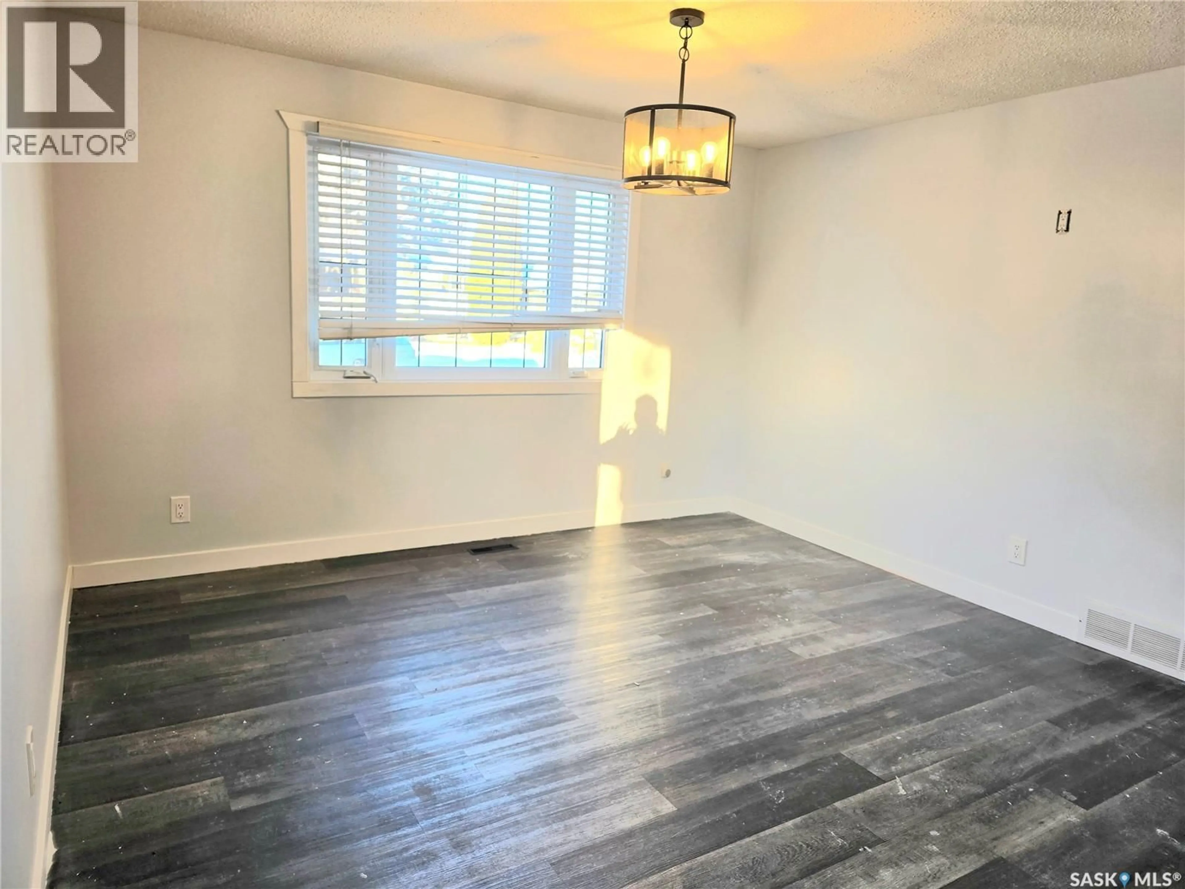 A pic of a room for 210 WESTERN CRESCENT, Saskatoon Saskatchewan S7H4J6