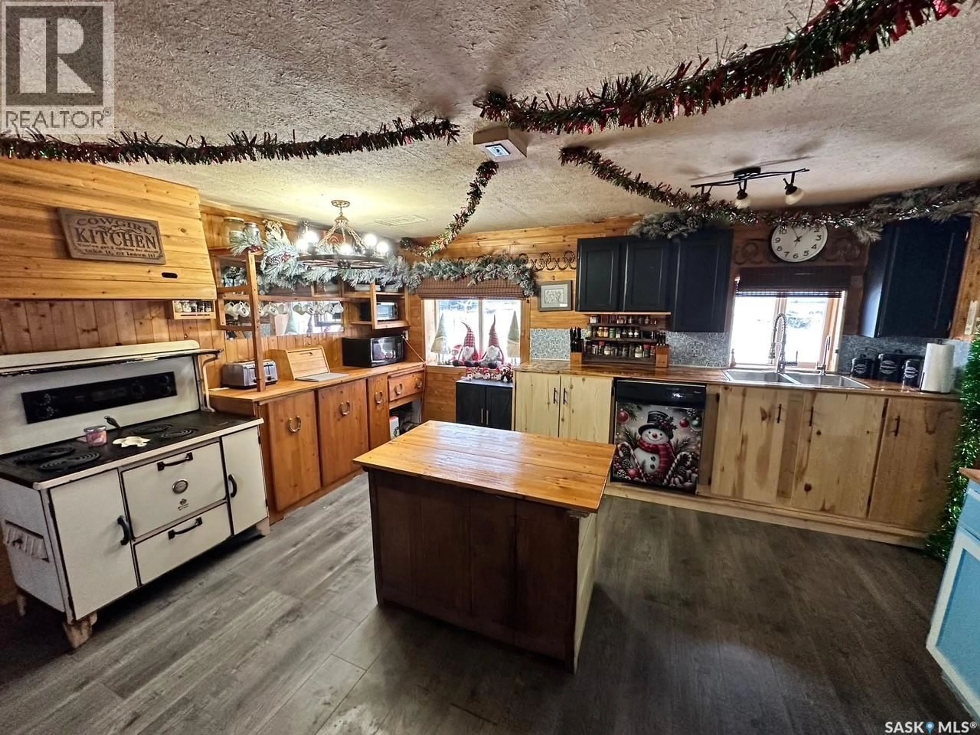 Rustic kitchen, unknown for SALMOND ACRES, Hudson Bay Rm No. 394 Saskatchewan S0E0Y0