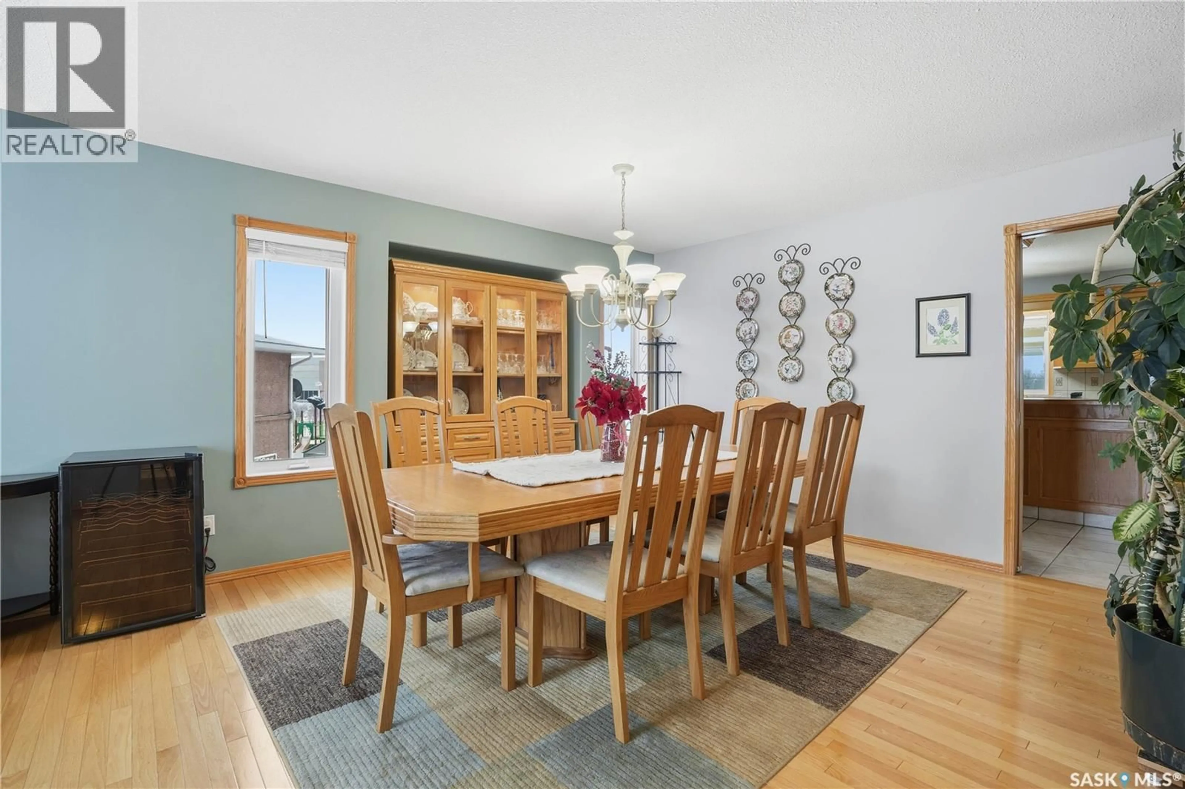 Dining room, wood/laminate floor for 3148 WIMBLEDON BAY, Regina Saskatchewan S4V2Y6