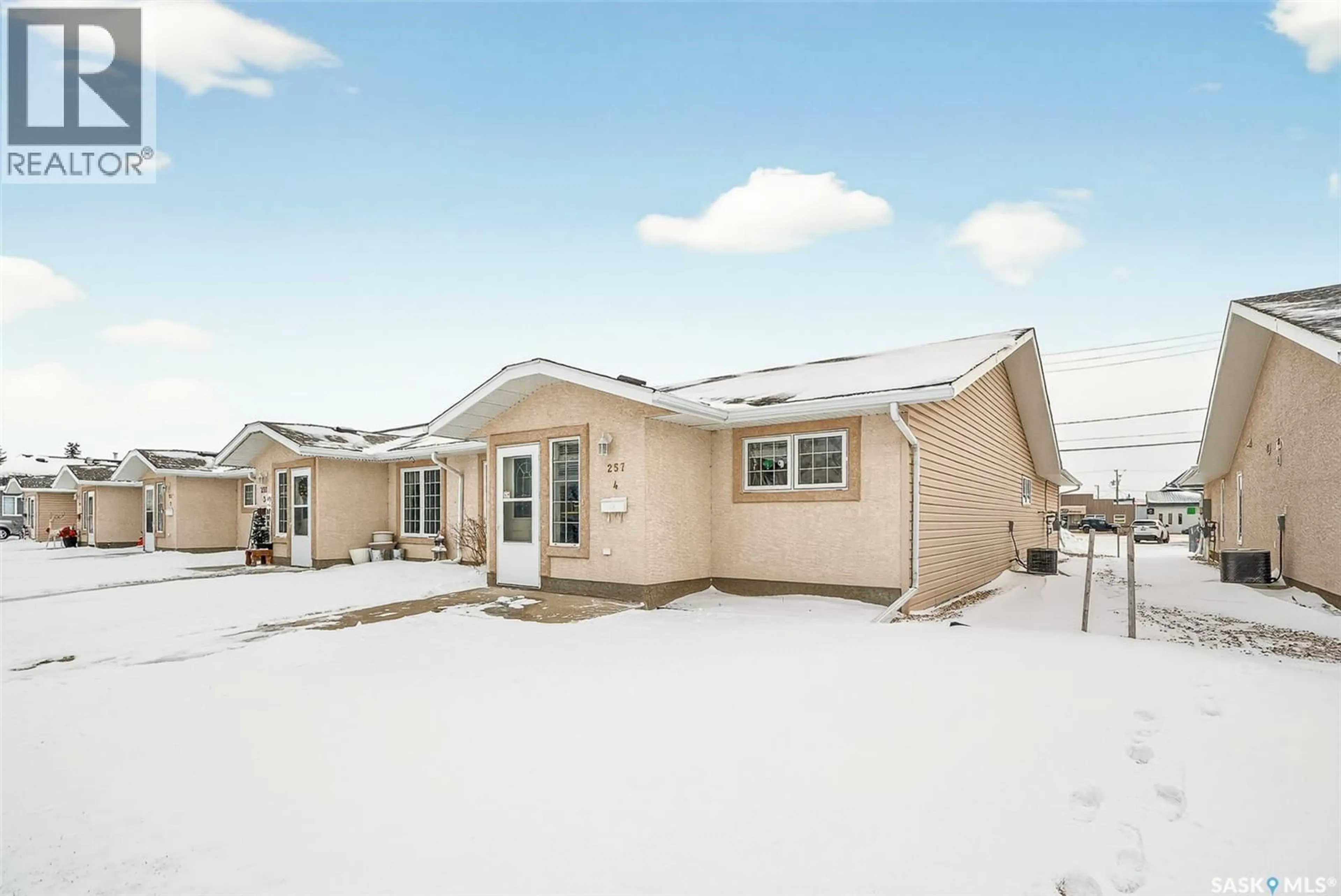 Home with vinyl exterior material, street for 4 257 FAIRFORD STREET W, Moose Jaw Saskatchewan S6H1V5