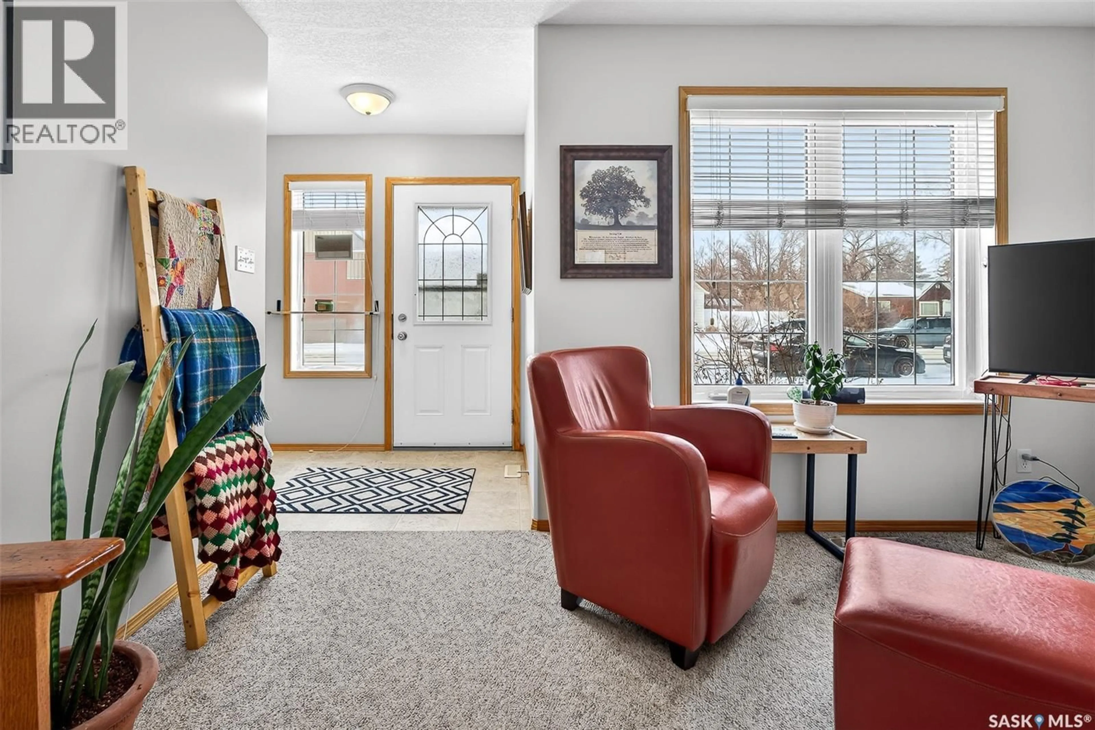 Indoor entryway for 4 257 FAIRFORD STREET W, Moose Jaw Saskatchewan S6H1V5