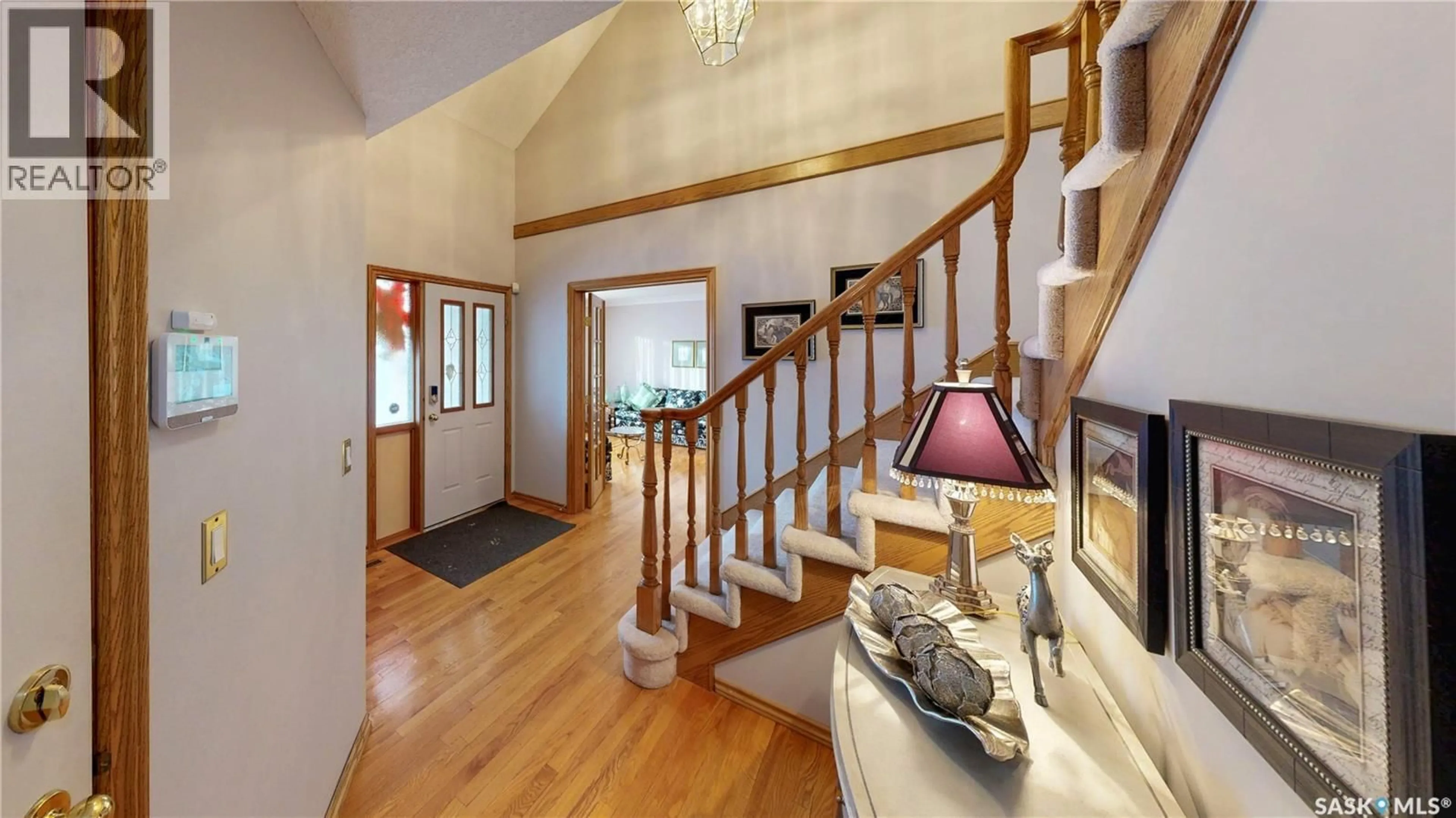 Indoor foyer for 2114 WASCANA GREENS, Regina Saskatchewan S4V2K9