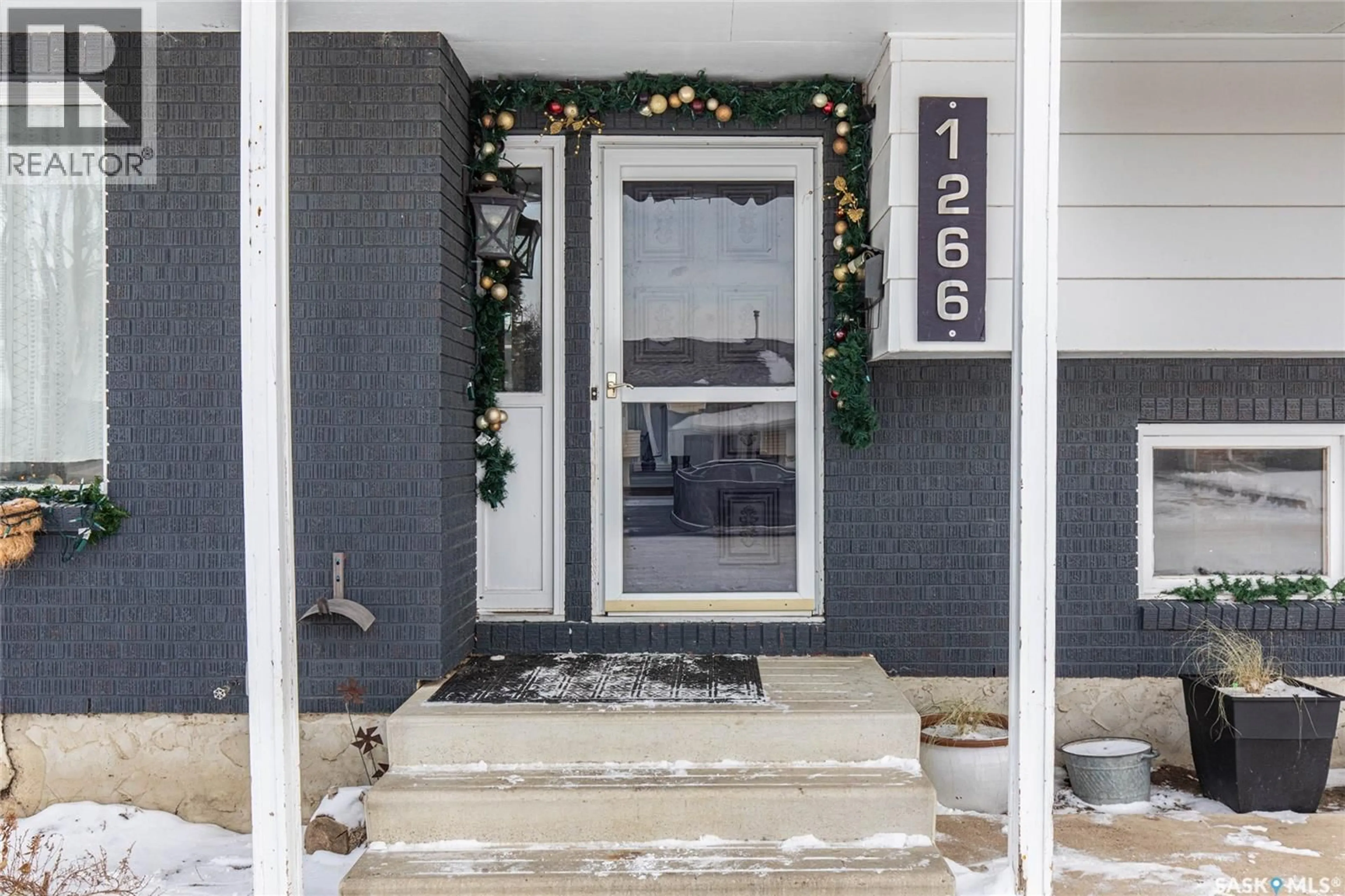 Indoor entryway for 1266 MAYBERRY CRESCENT, Moose Jaw Saskatchewan S6H7B4