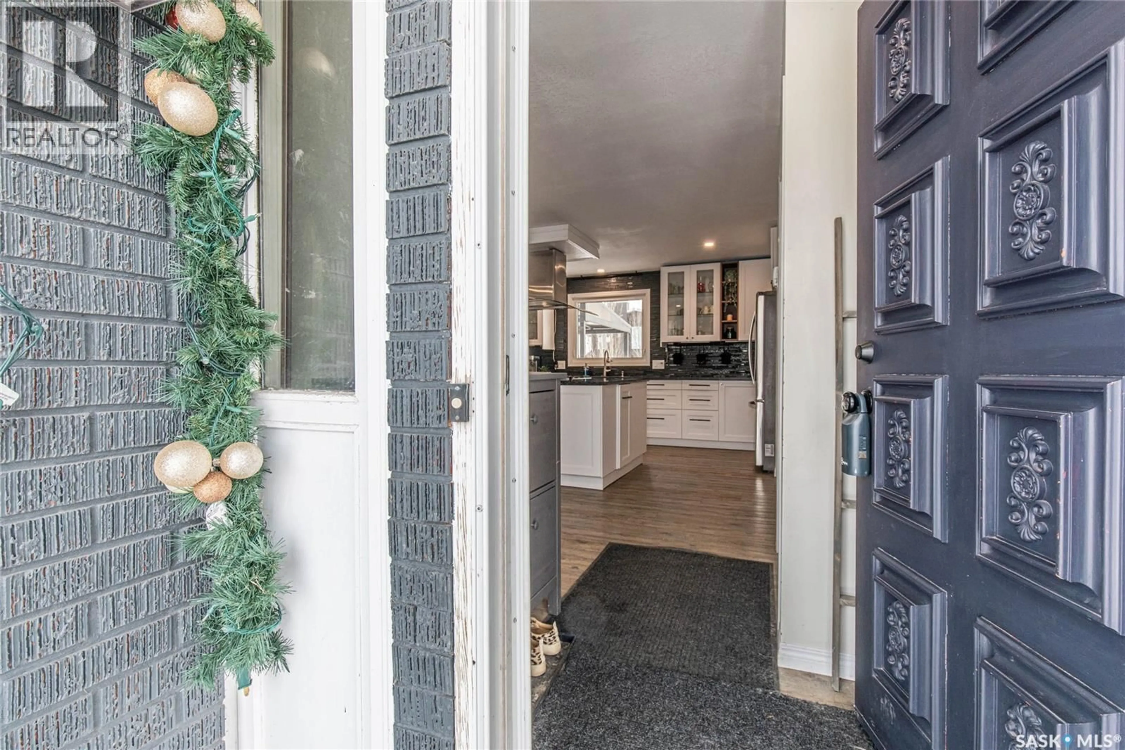 Indoor entryway for 1266 MAYBERRY CRESCENT, Moose Jaw Saskatchewan S6H7B4