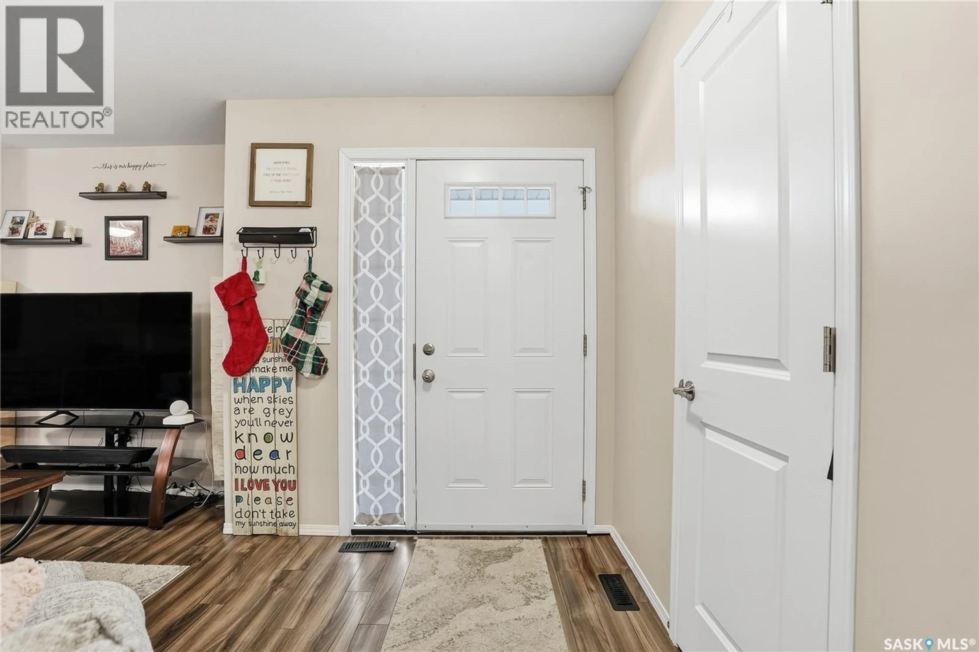 Indoor entryway for 327 100 CHAPARRAL BOULEVARD, Martensville Saskatchewan S0K0A2