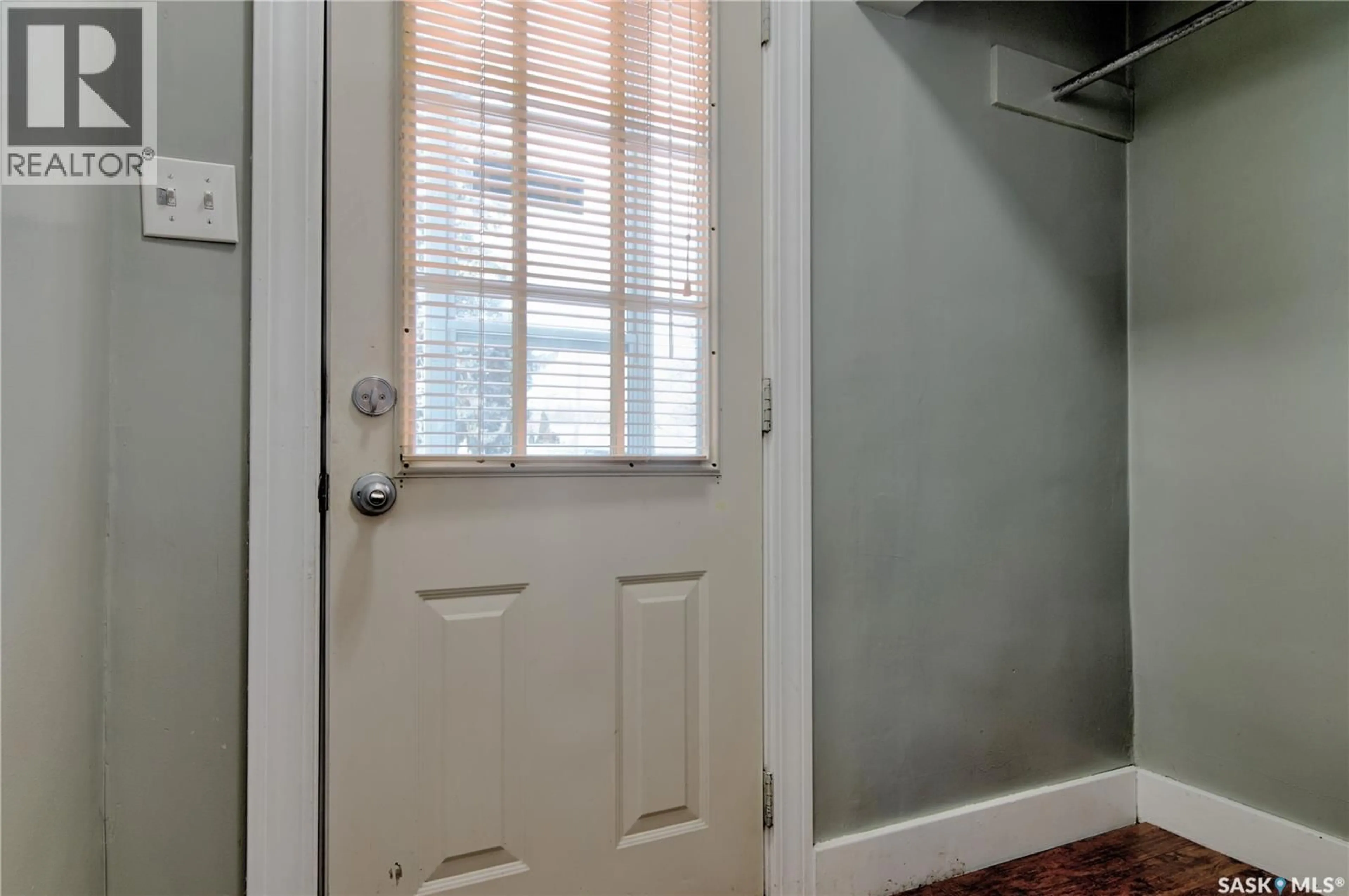 Indoor entryway for 2627 ATKINSON STREET, Regina Saskatchewan S4N3Y1