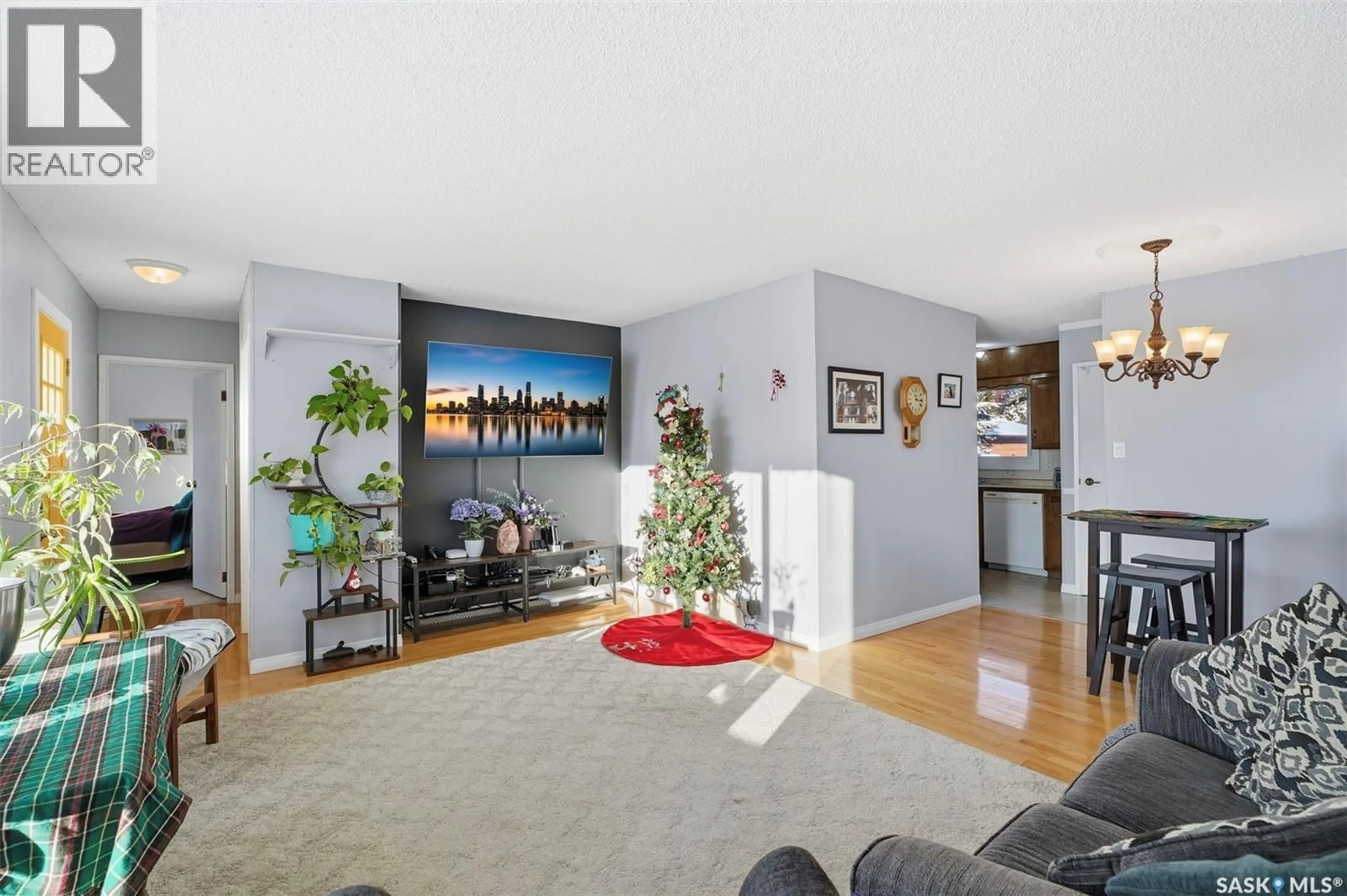 Living room with furniture, unknown for 349 WATERLOO CRESCENT, Saskatoon Saskatchewan S7H4H7