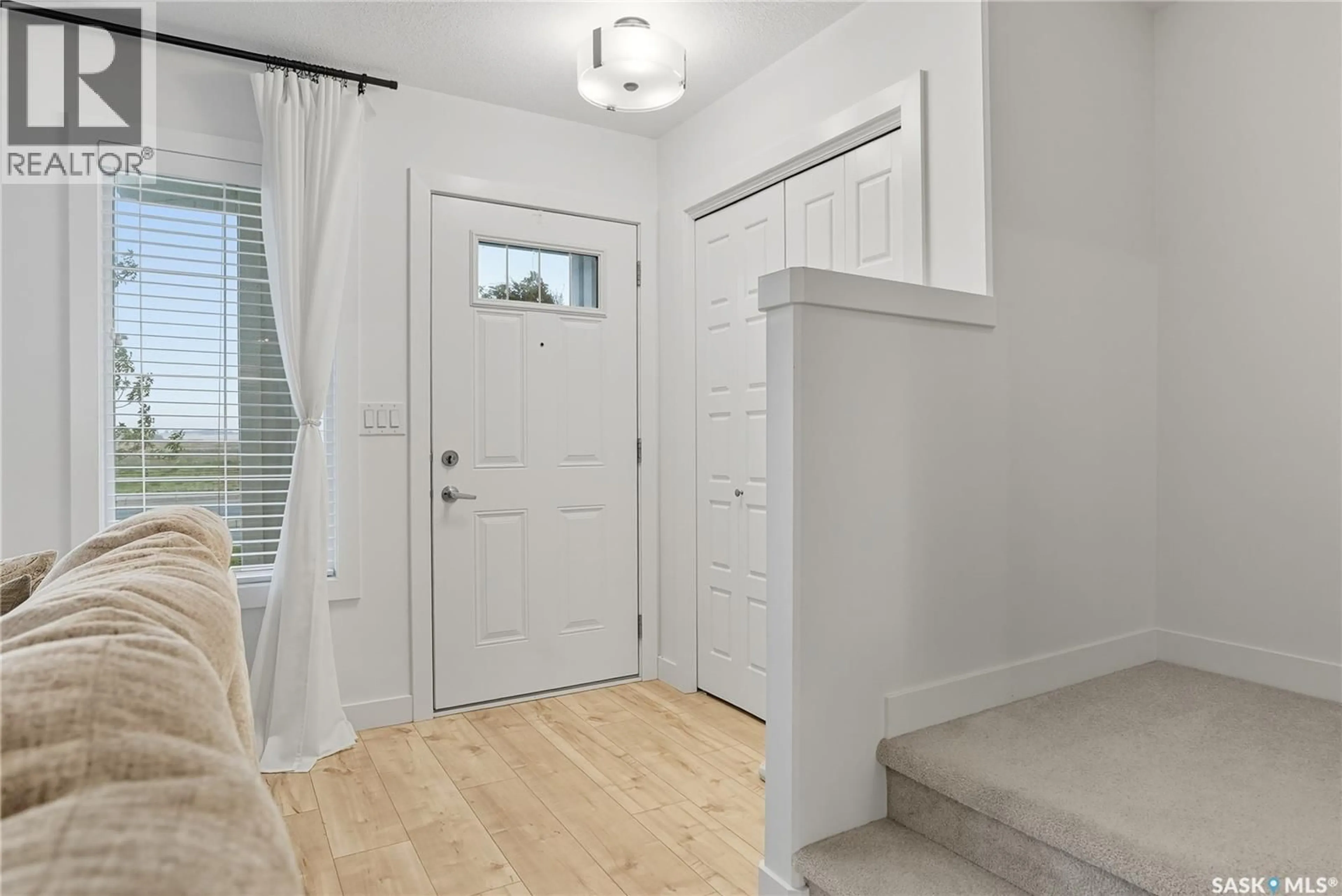 Indoor entryway for 304 MCORMOND DRIVE, Saskatoon Saskatchewan S7V0W9