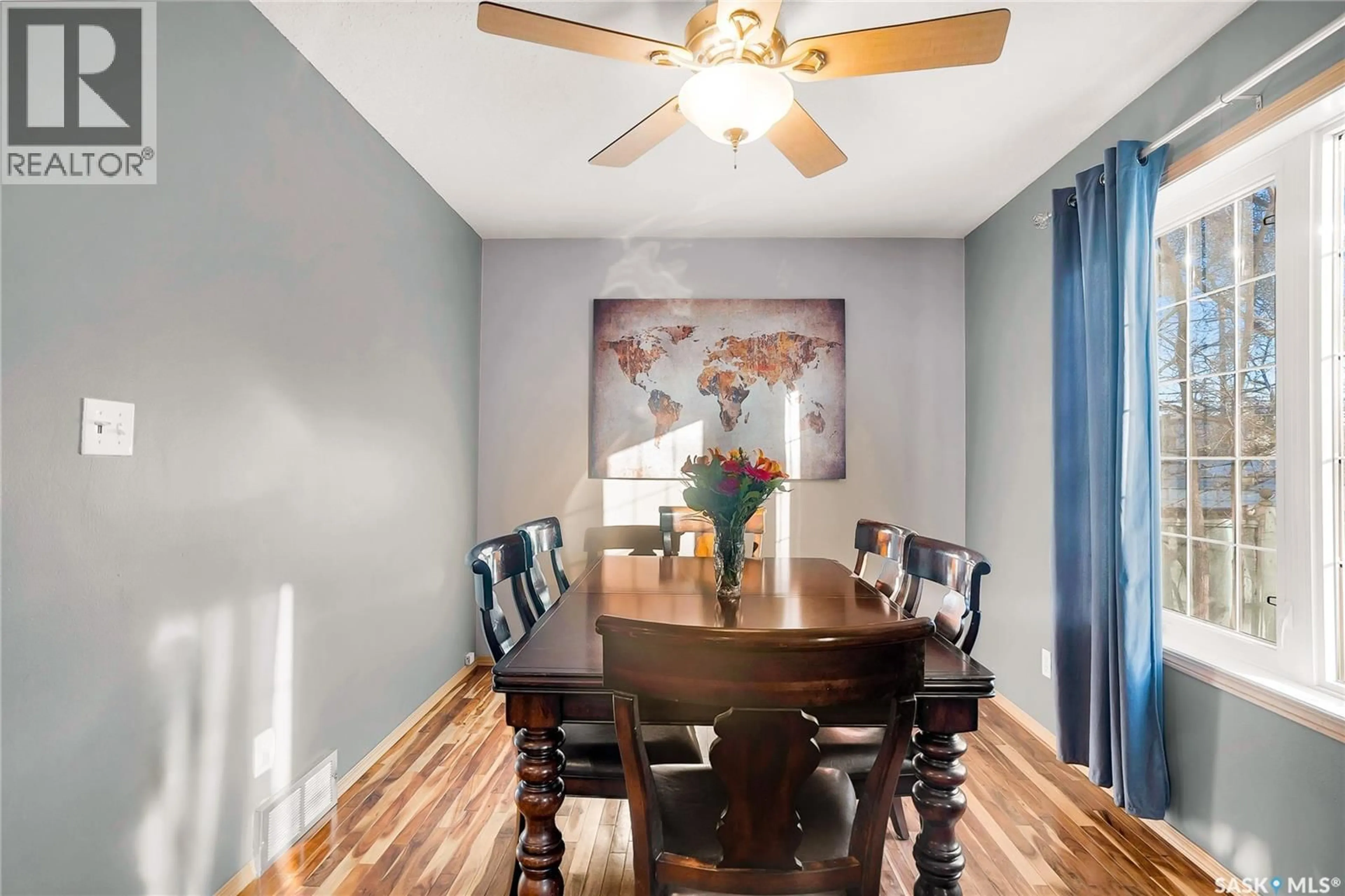 Dining room, wood/laminate floor for 214 E AVENUE N, Saskatoon Saskatchewan S7L1R7