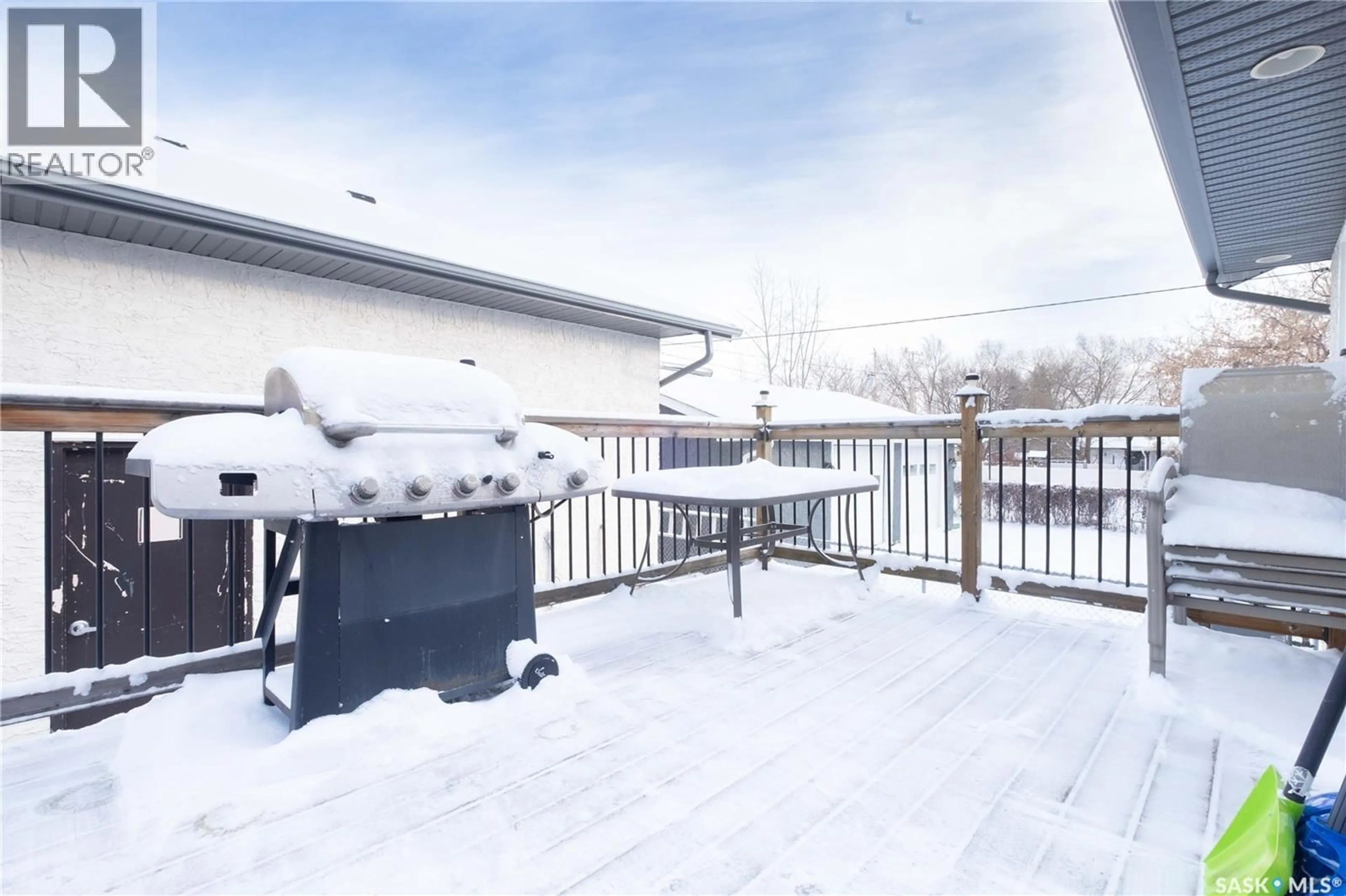 Patio, unknown for 143 6TH STREET, Pilot Butte Saskatchewan S0G3Z0