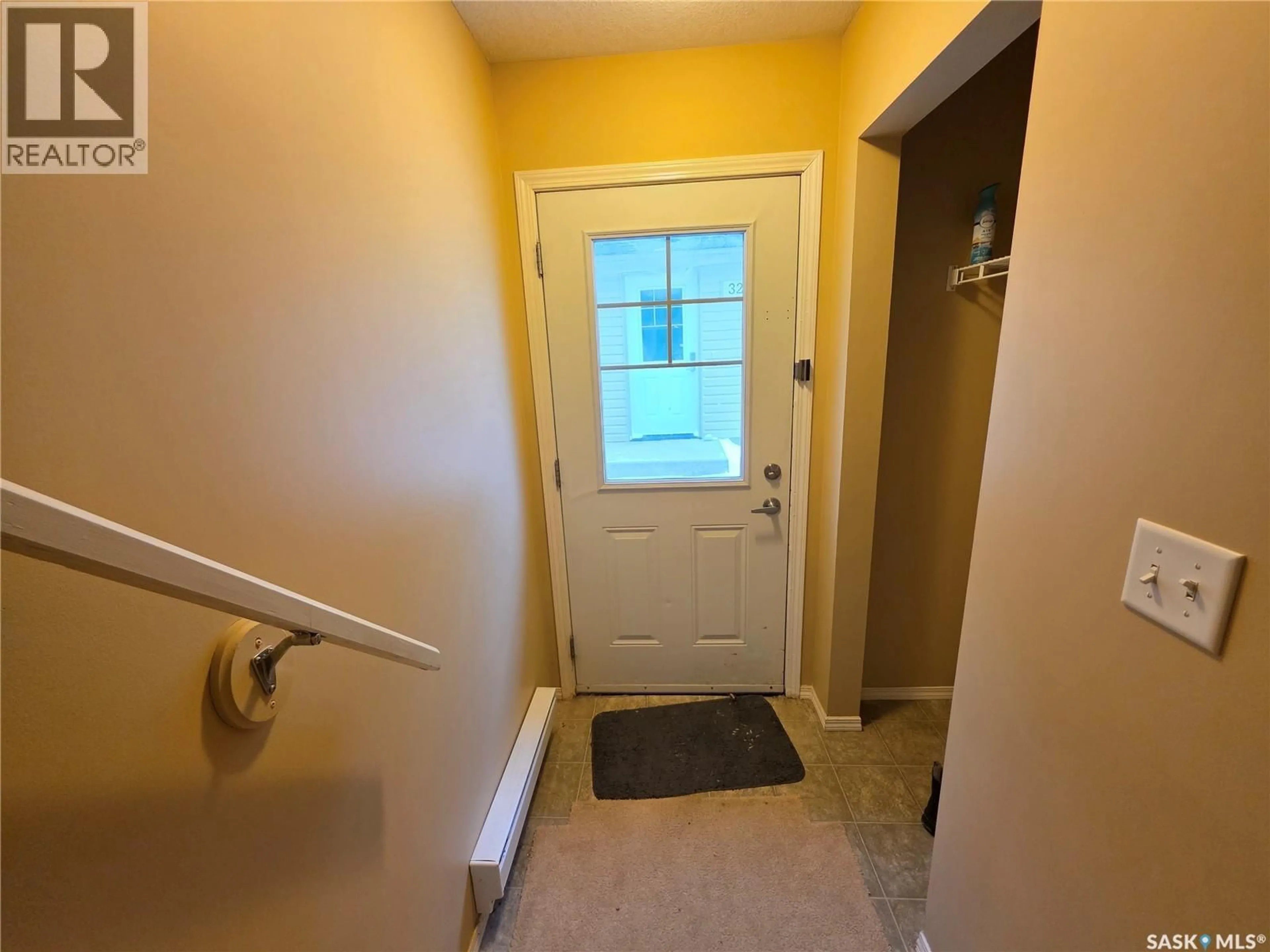 Indoor entryway for 700 - 224 BATTLEFORD TRAIL, Swift Current Saskatchewan S9H0K9