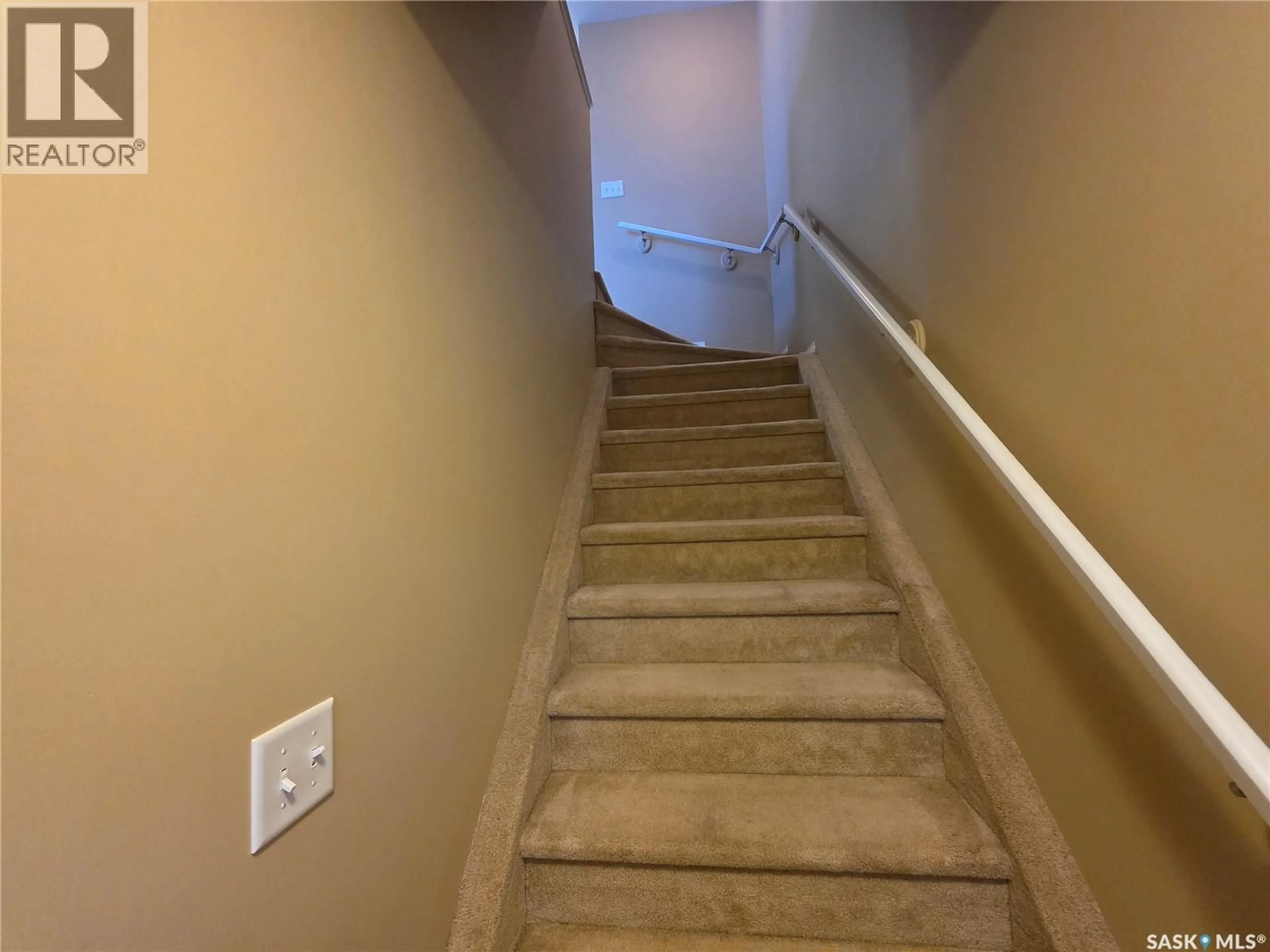 Stairs for 700 - 224 BATTLEFORD TRAIL, Swift Current Saskatchewan S9H0K9