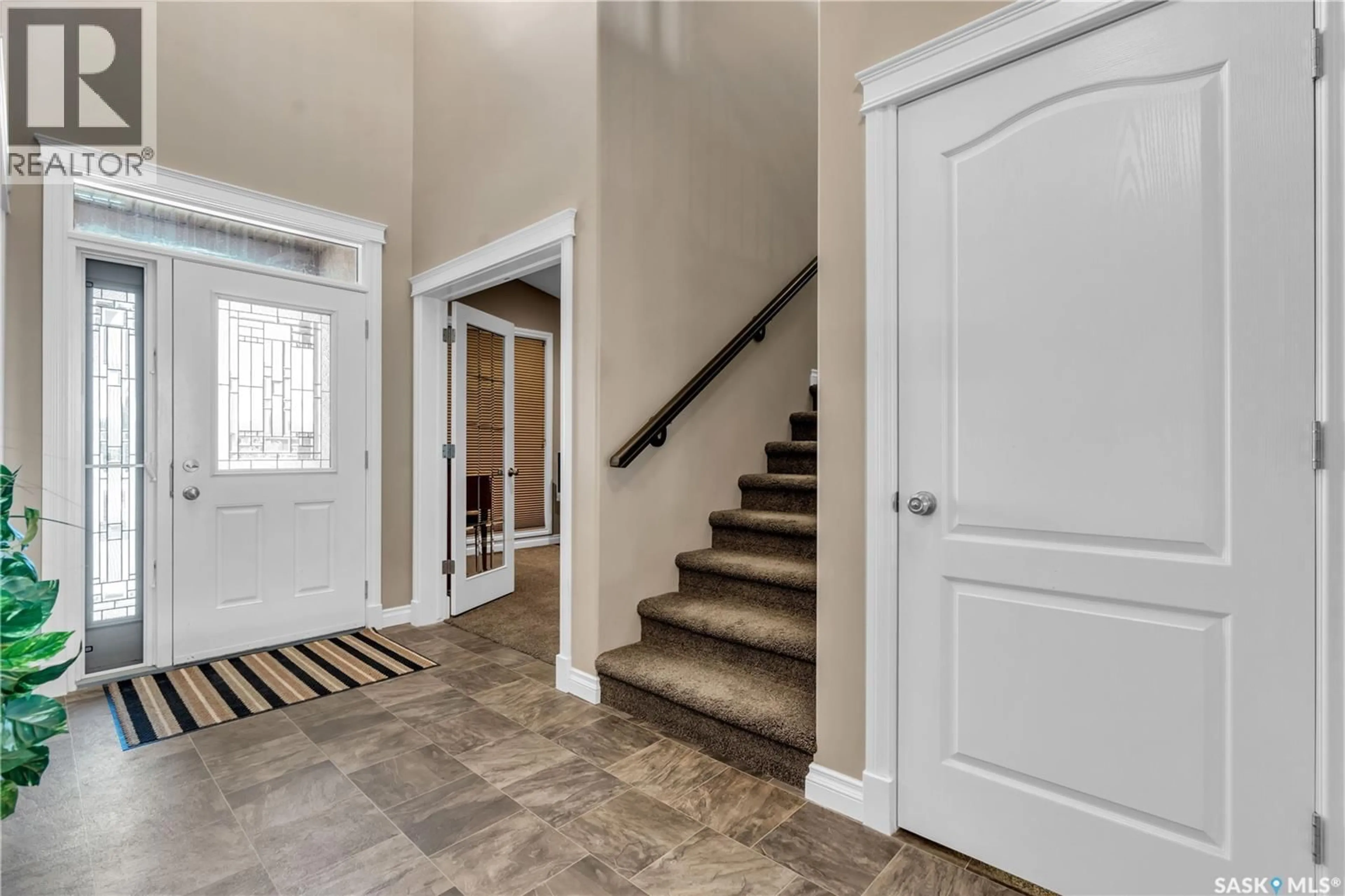 Indoor entryway for 3969 SANDHILL CRESCENT, Regina Saskatchewan S4V3G7
