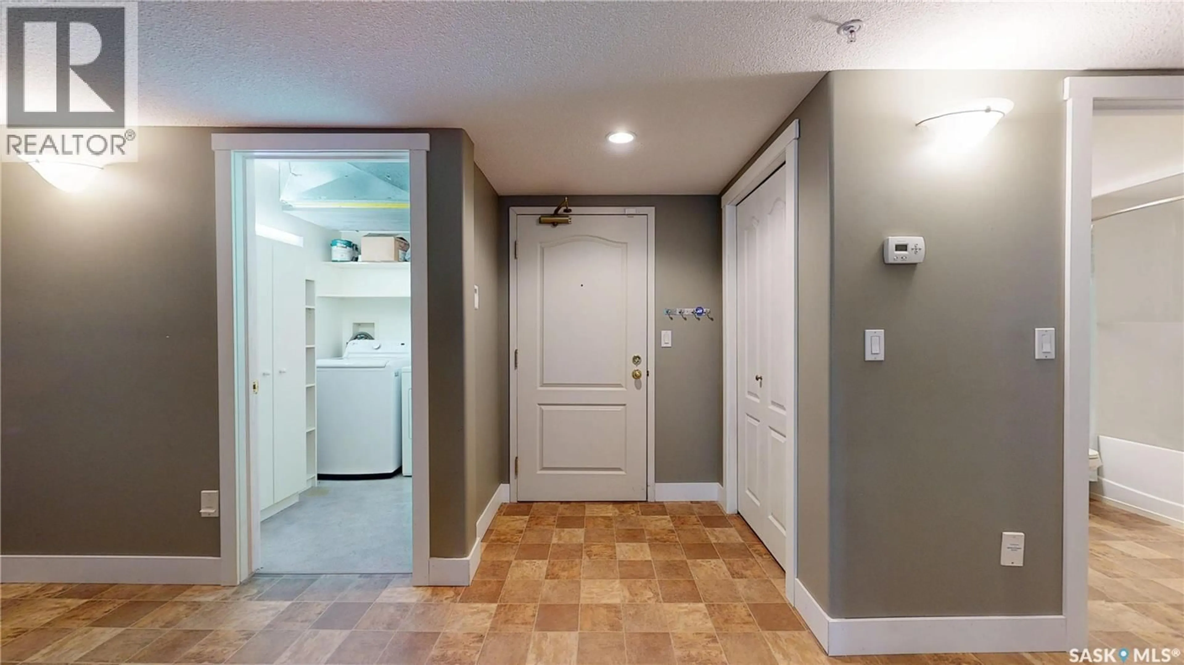 Indoor entryway for 121 2530 25TH AVENUE, Regina Saskatchewan S4S4E6