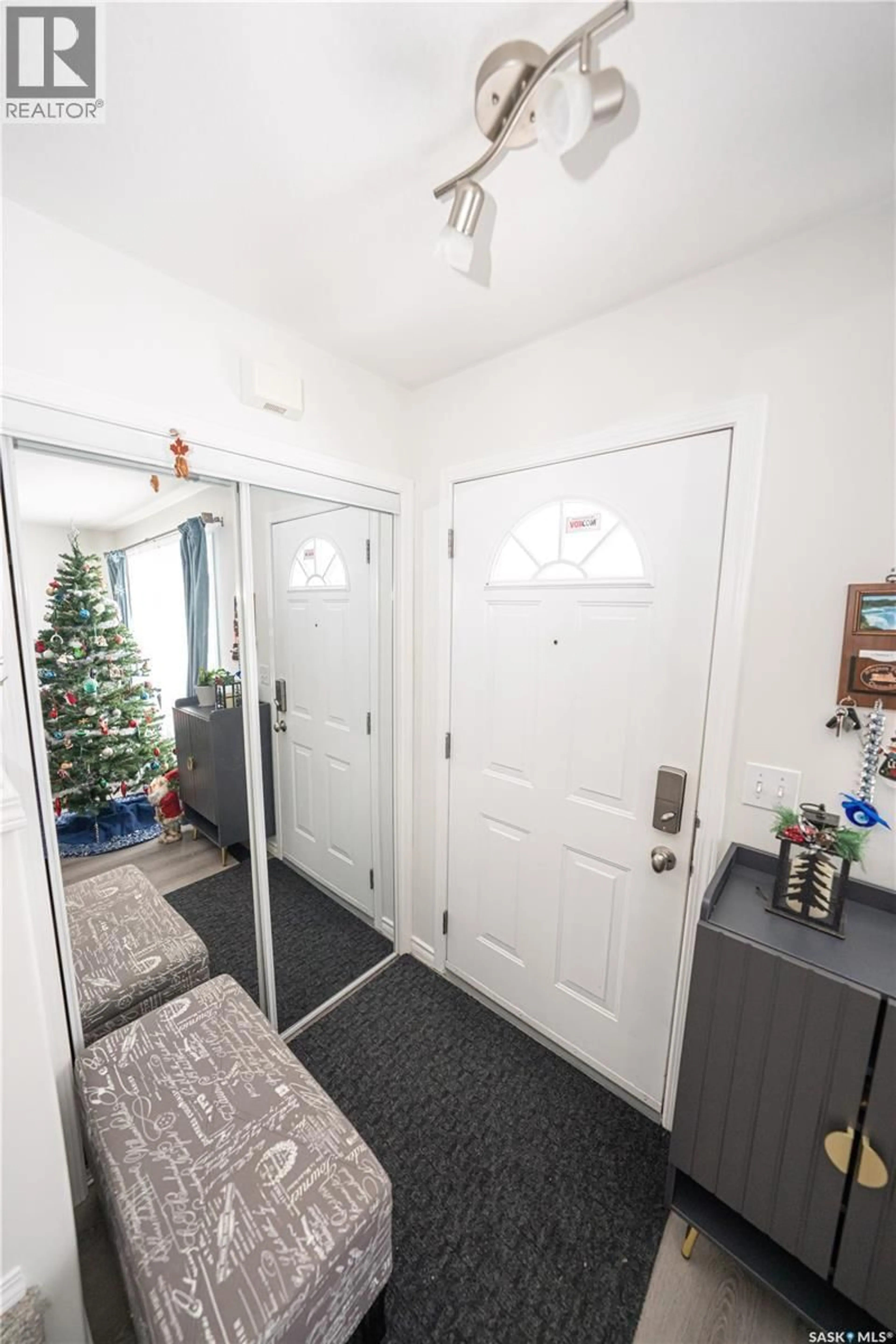 Indoor entryway for 103 - 122 RUTHERFORD CRESCENT, Saskatoon Saskatchewan S7N4X9