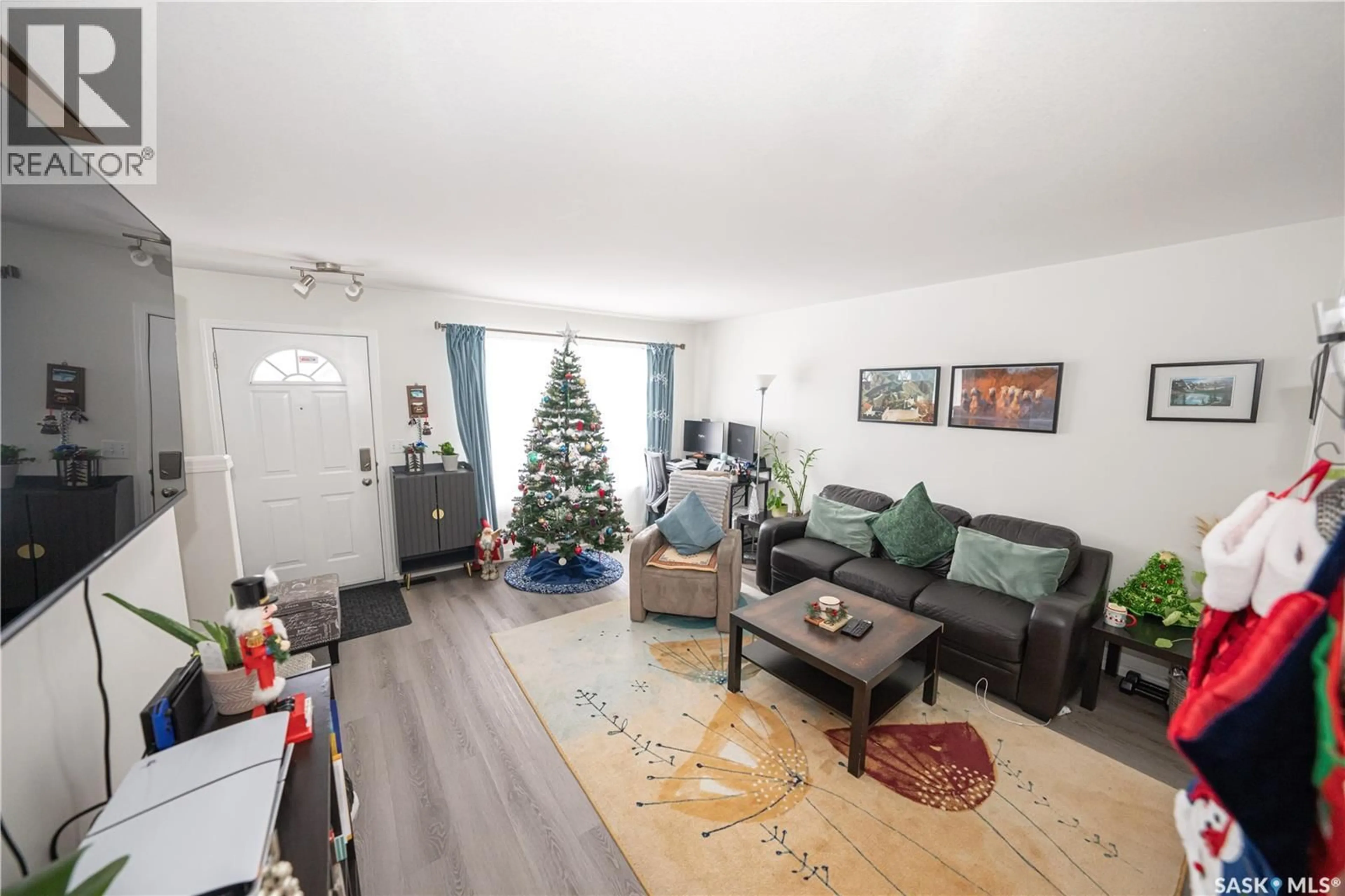 Living room with furniture, unknown for 103 - 122 RUTHERFORD CRESCENT, Saskatoon Saskatchewan S7N4X9