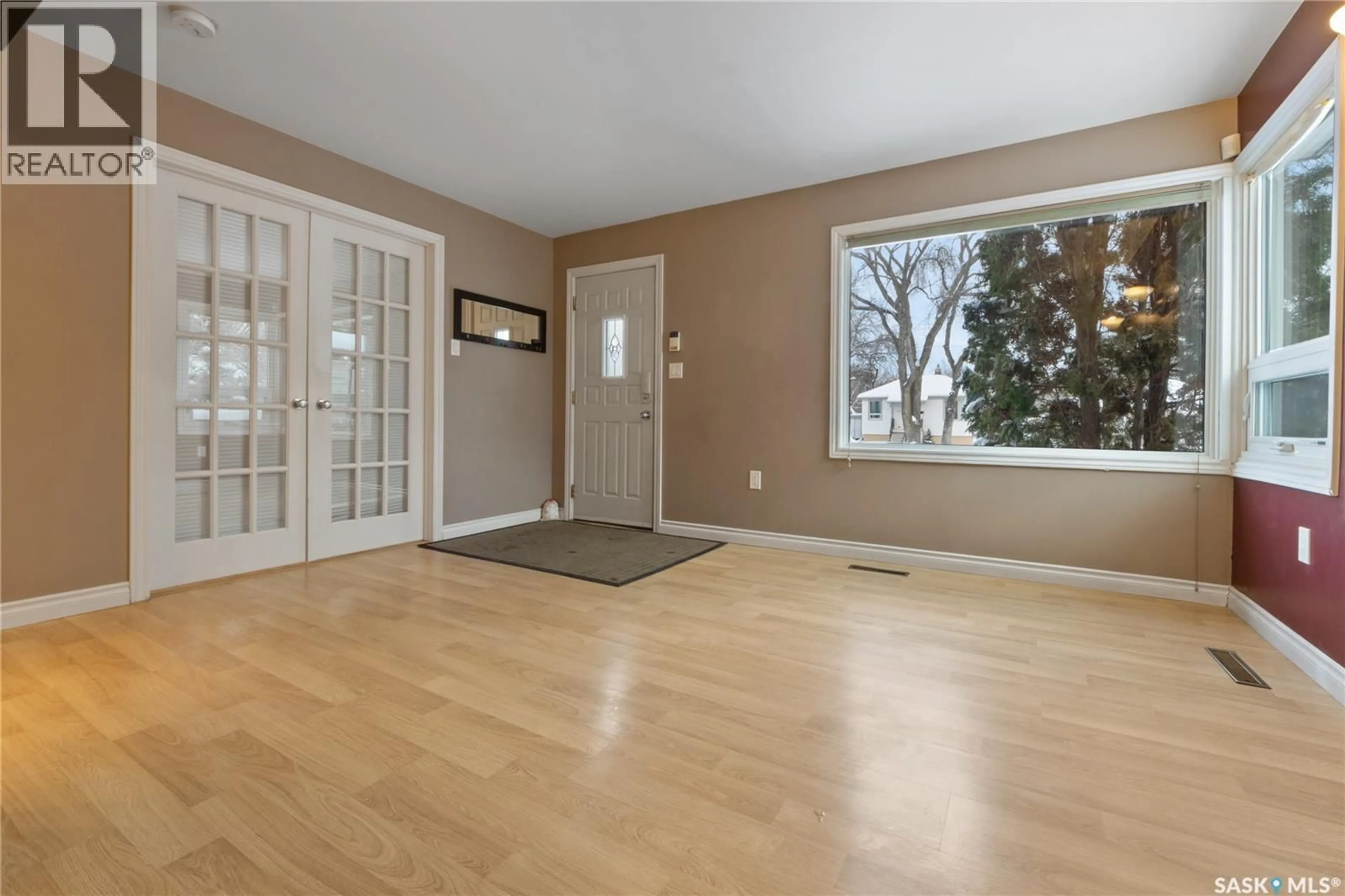 Indoor entryway for 1535 2ND AVENUE, Saskatoon Saskatchewan S7K2E9