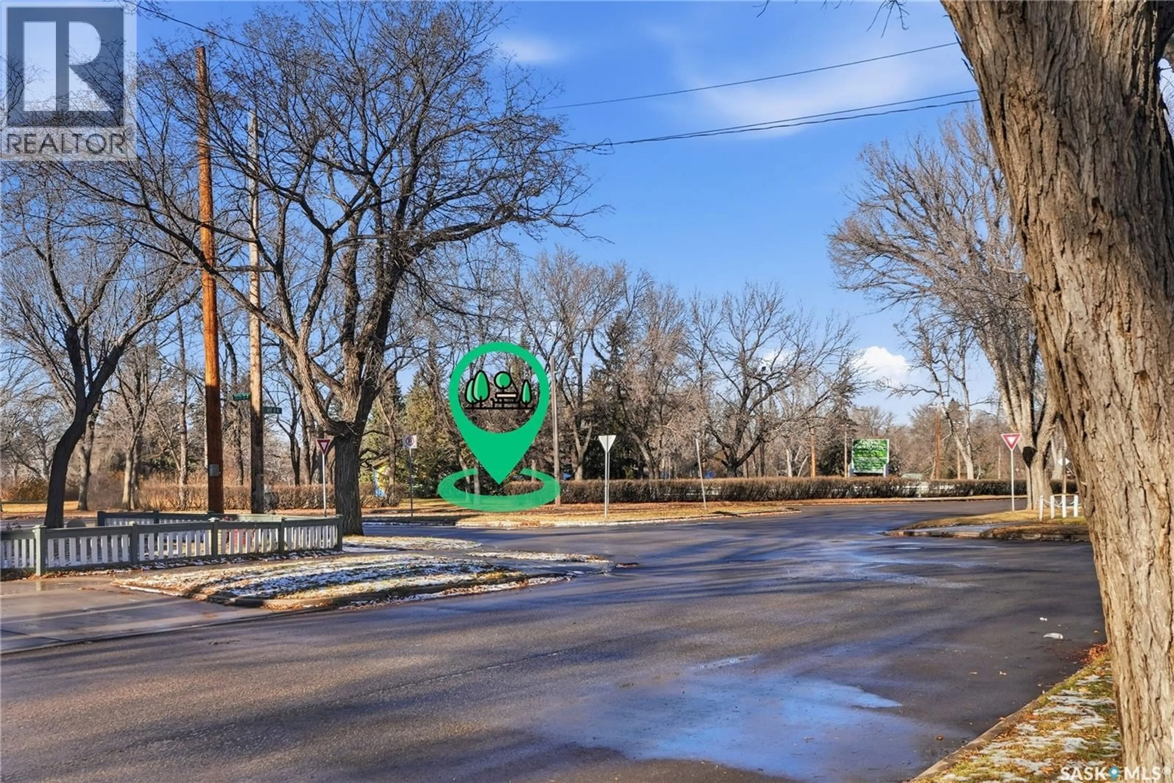 Patio, street for 830 D AVENUE, Saskatoon Saskatchewan S7L1N2